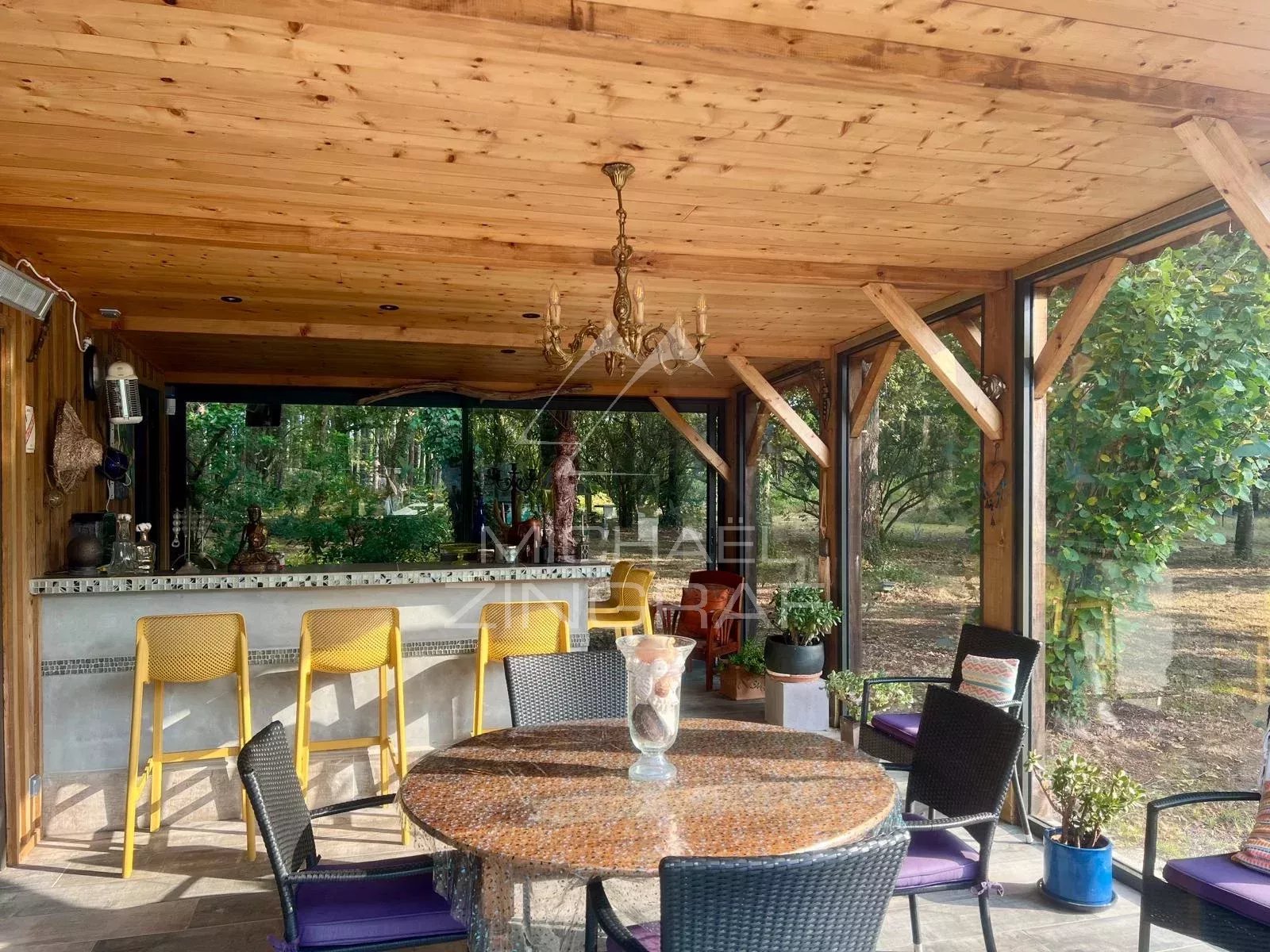 LAC DE SANGUINET - PROPRIÉTÉ SUR UN GRAND TERRAIN AVEC PISCINE