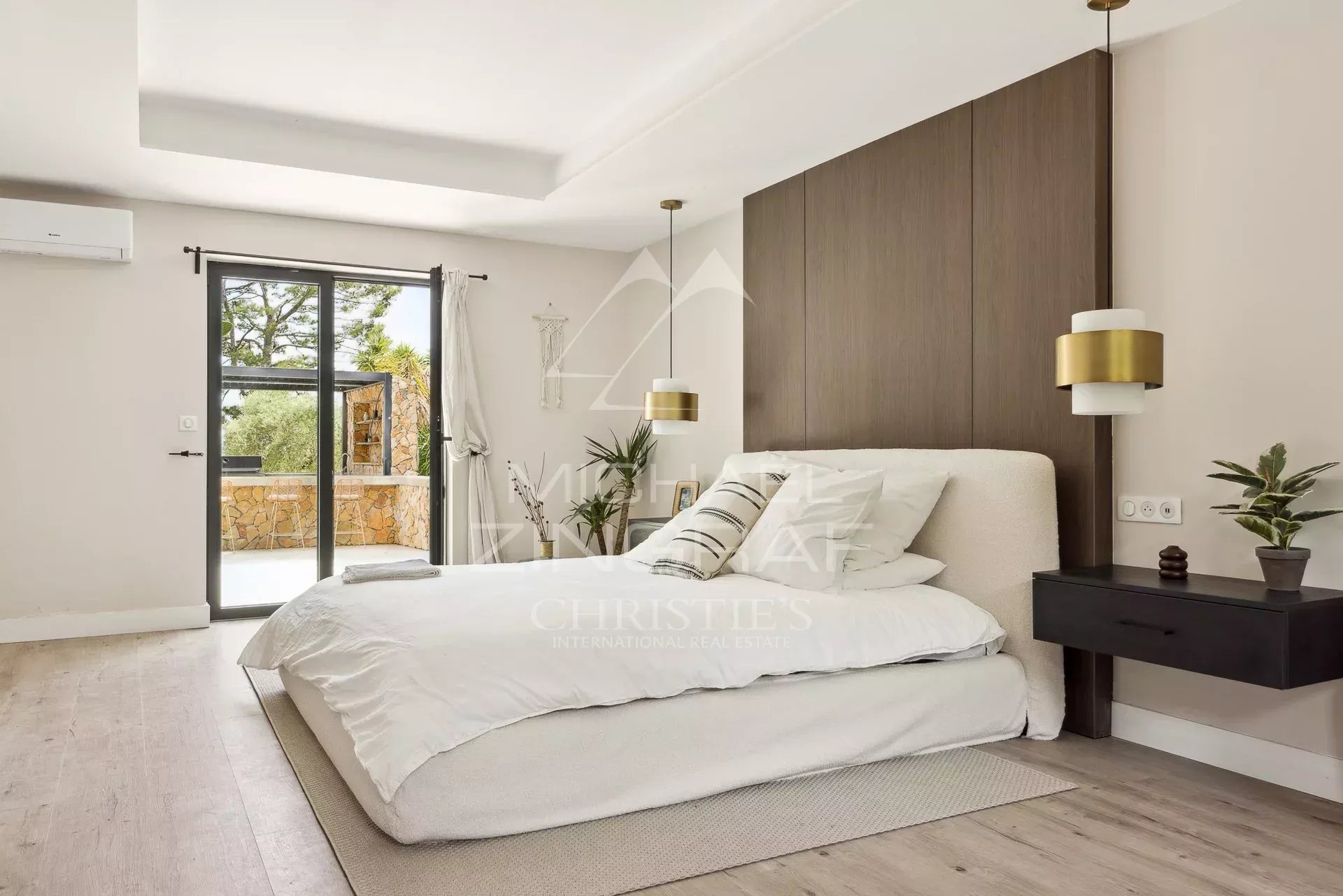 Antibes - Belle villa rénovée avec vue mer