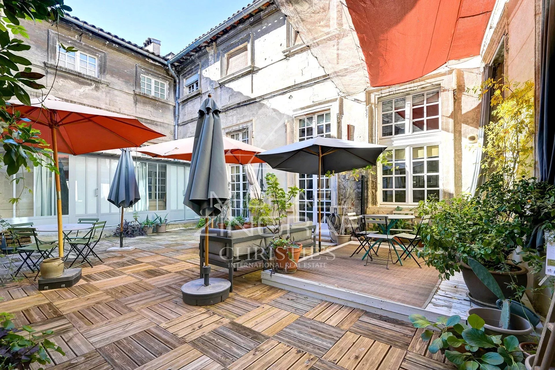 Avignon 17th century mansion - Large apartment with terrace
