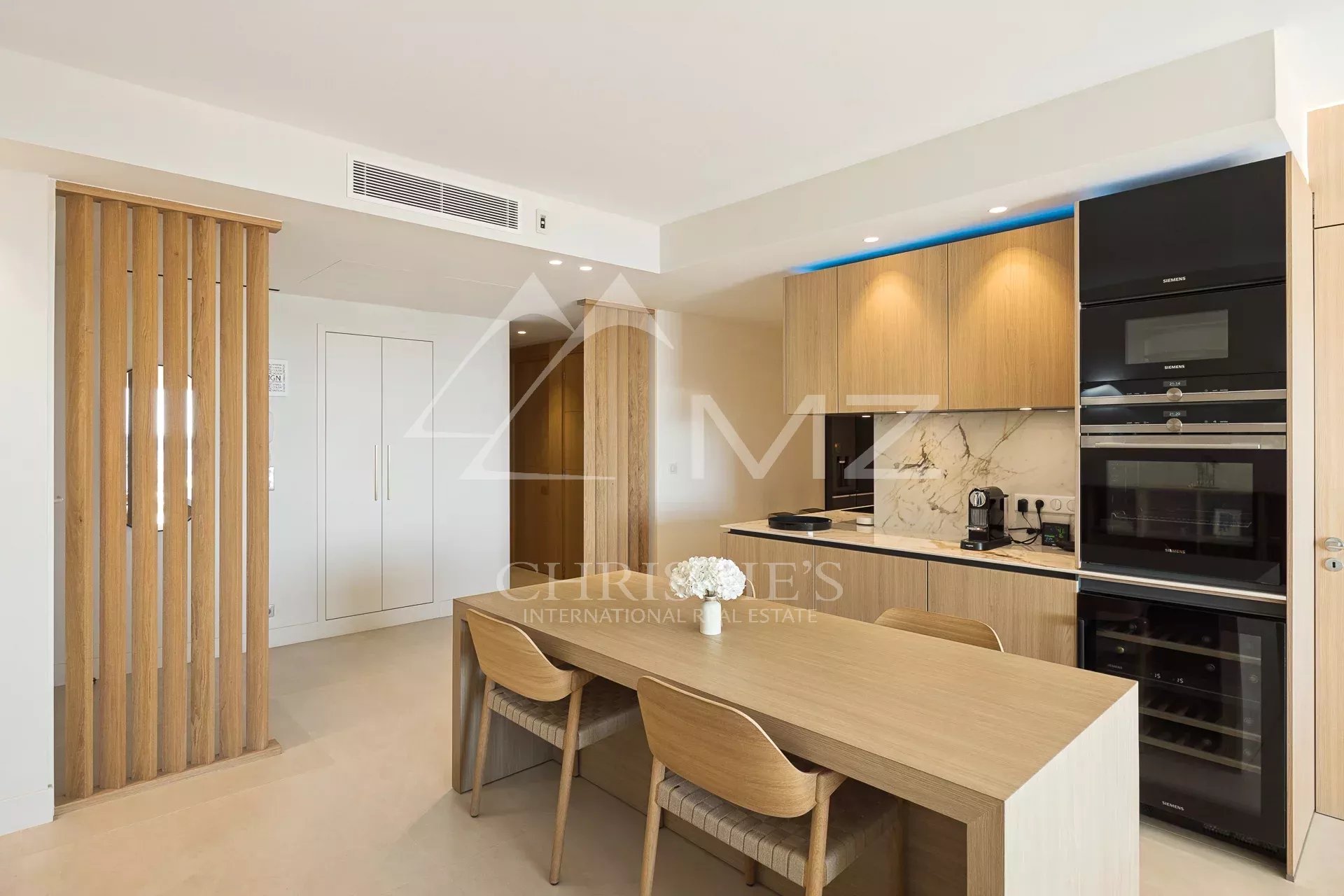 Hervorragende 4-Zimmer-Wohnung in einer prestigeträchtigen Residenz