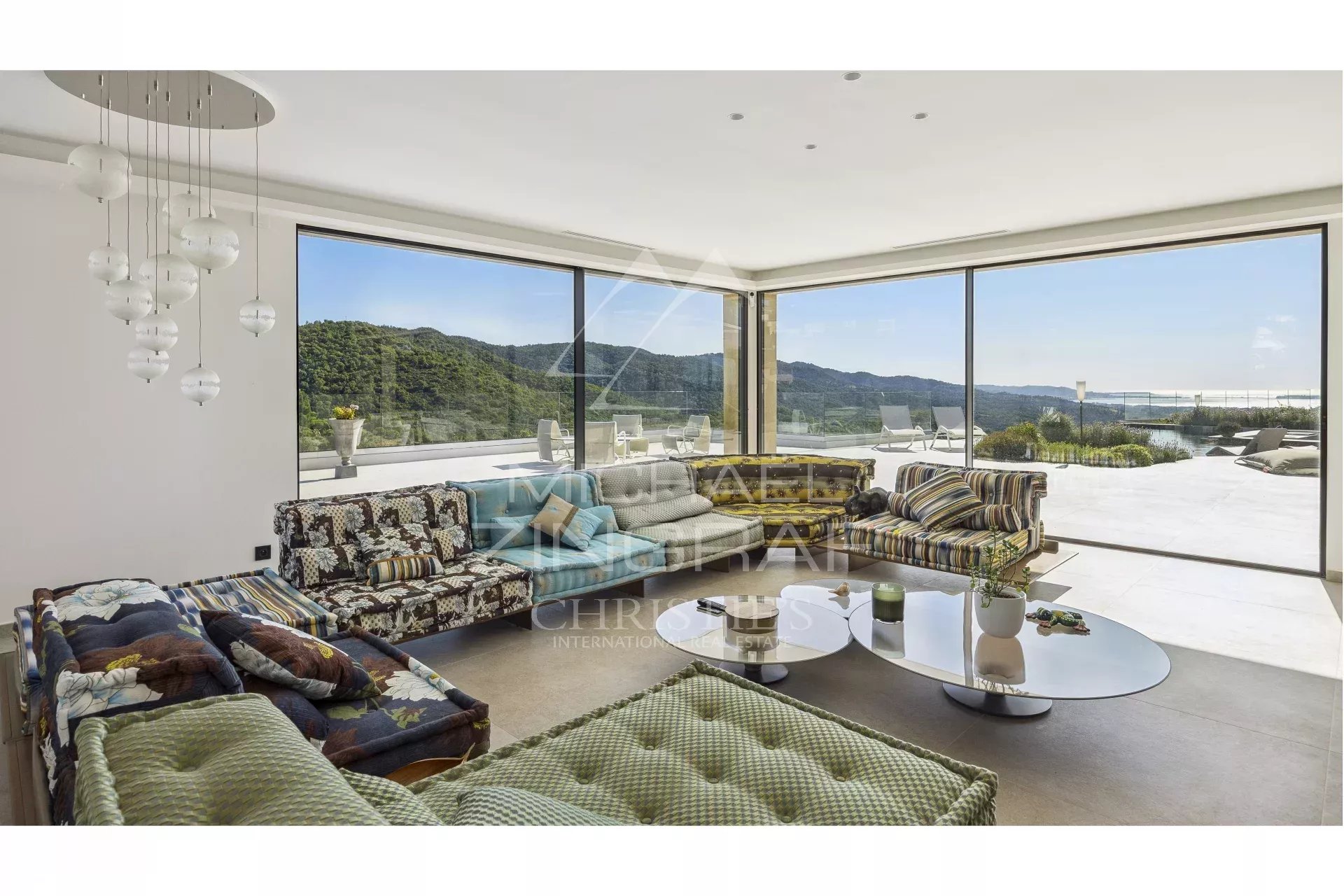 Contemporary villa - Near Cannes -  Private Domain