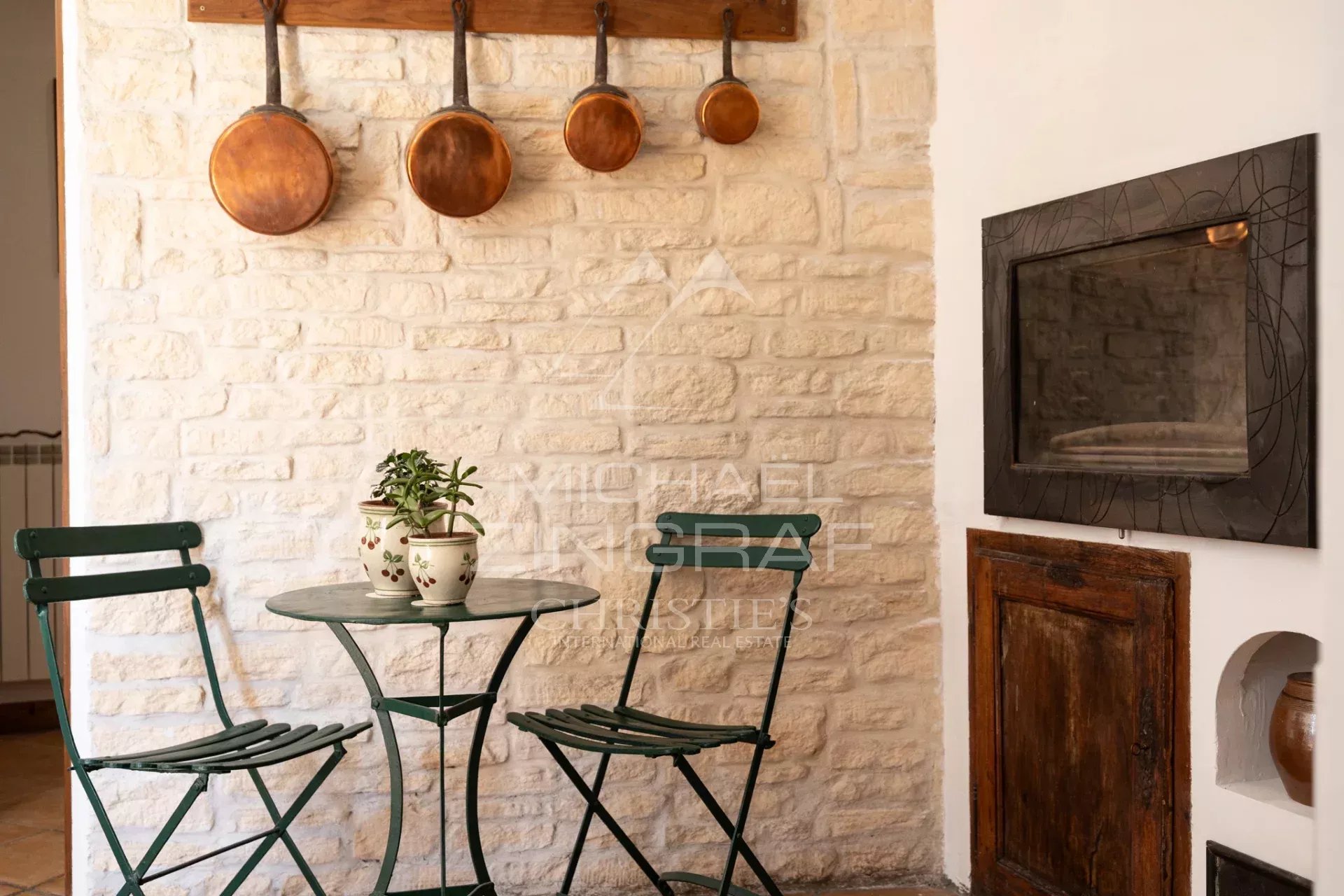 Exclusive - Charming Provençal stone house with a pool in the heart of the Luberon