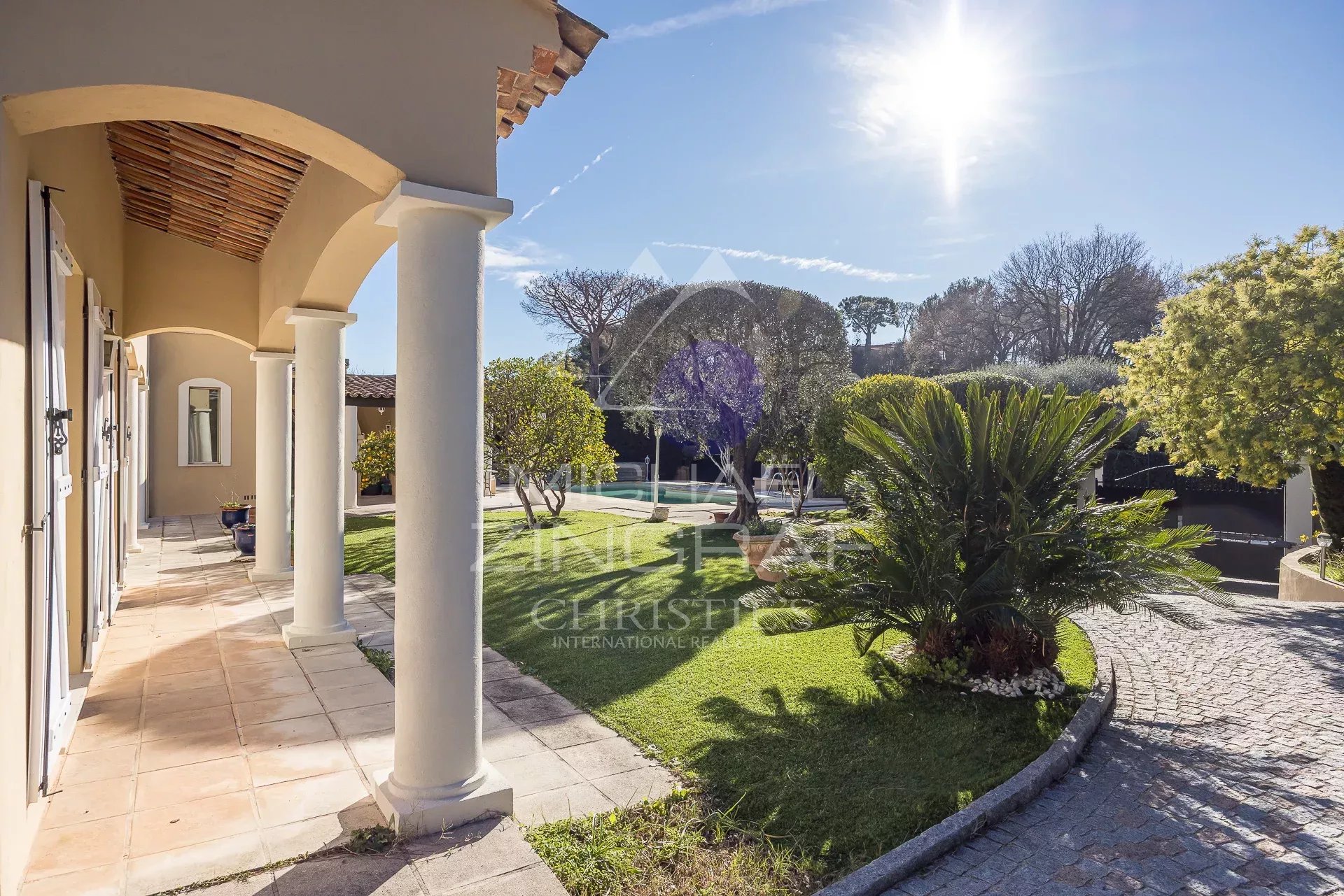 Wunderschöne Villa im neoprovenzalischen Stil in einer privaten Wohnanlage – Le Castellet