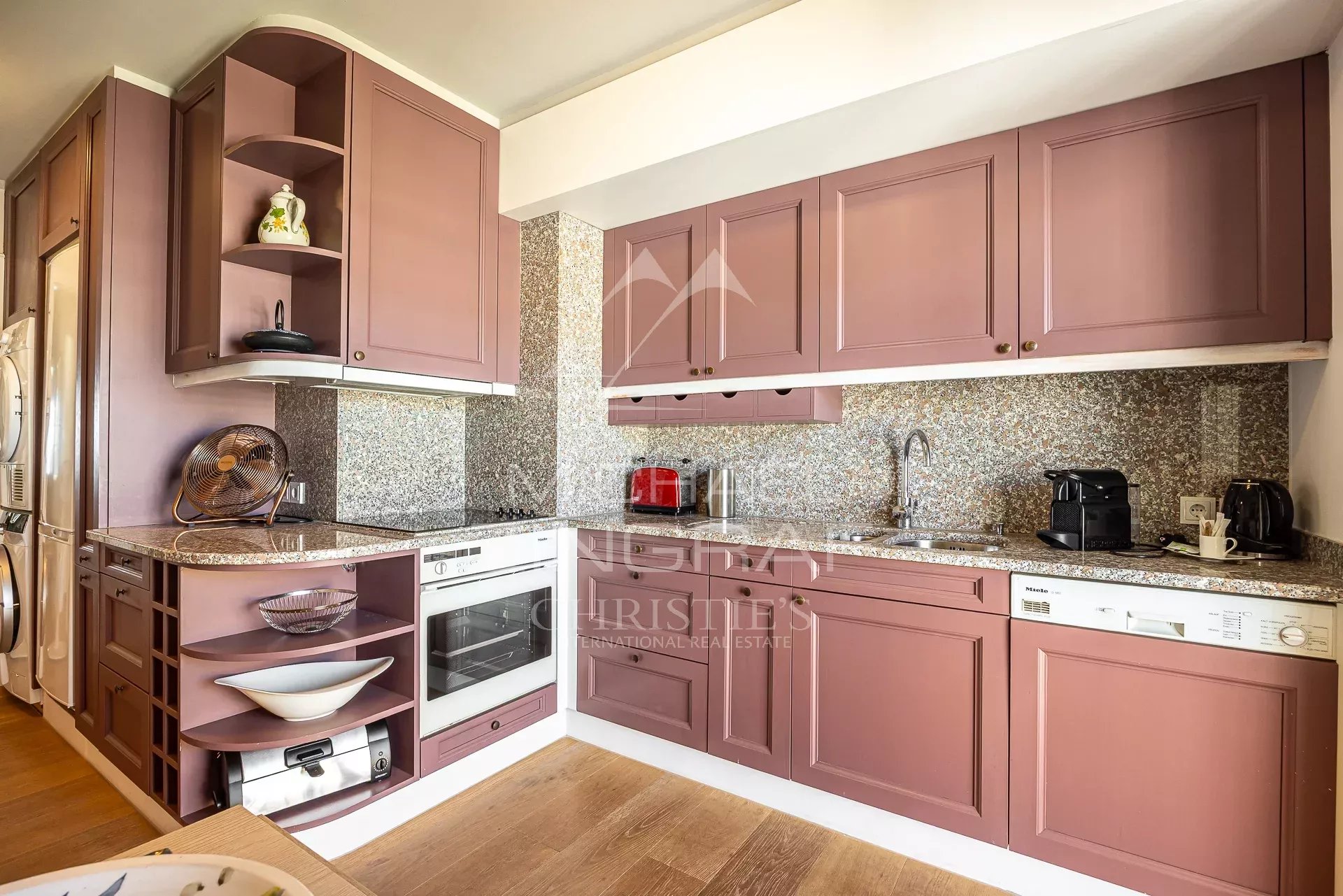 Cannes Croisette – 1-Bedroom Apartment with Panoramic Sea View