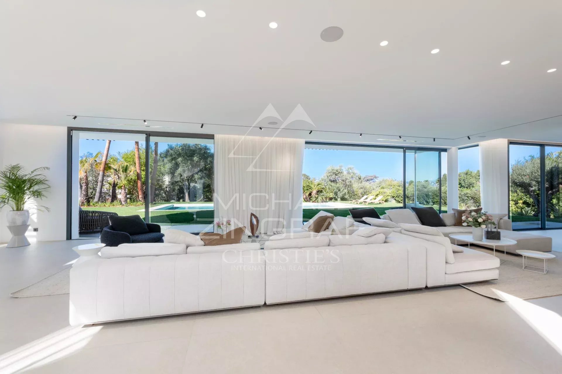 Villa contemporaine d’exception - versant ouest du Cap d’Antibes, à deux pas de l’Hôtel du Cap-Eden-Roc