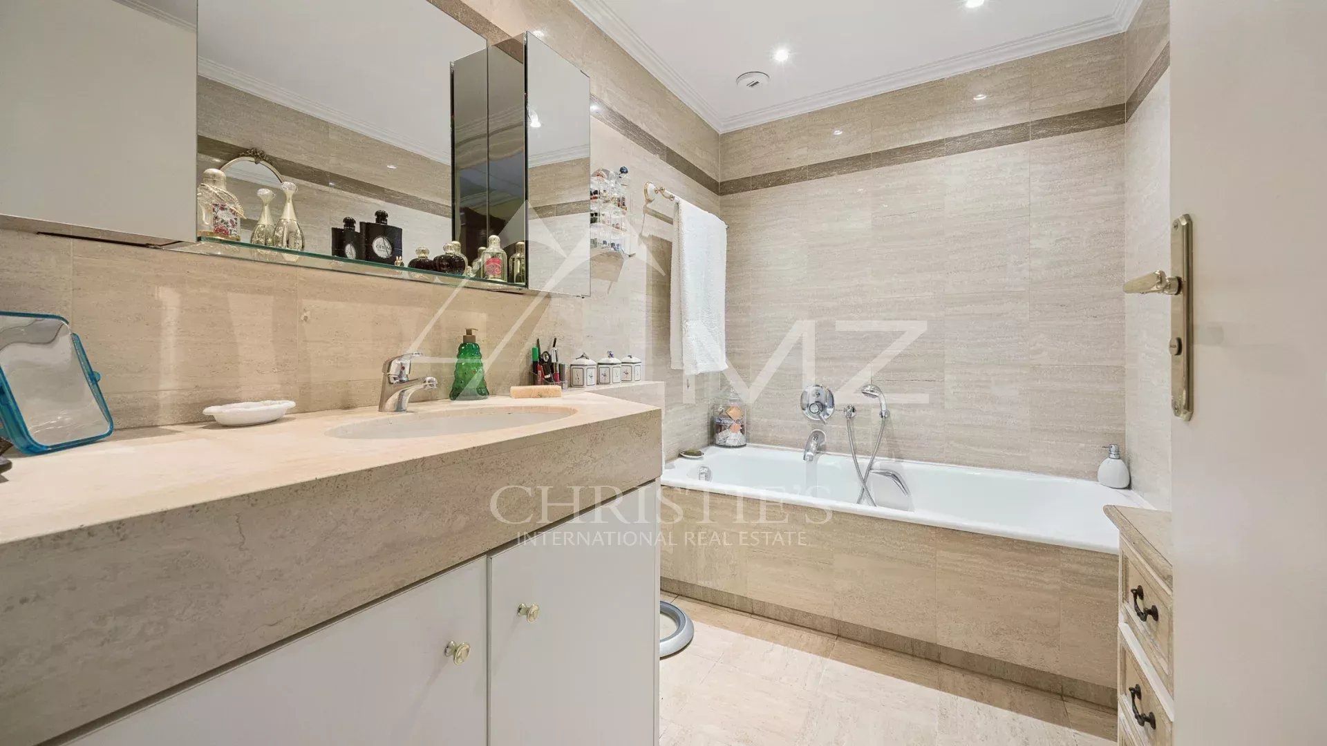 City Center Apartment