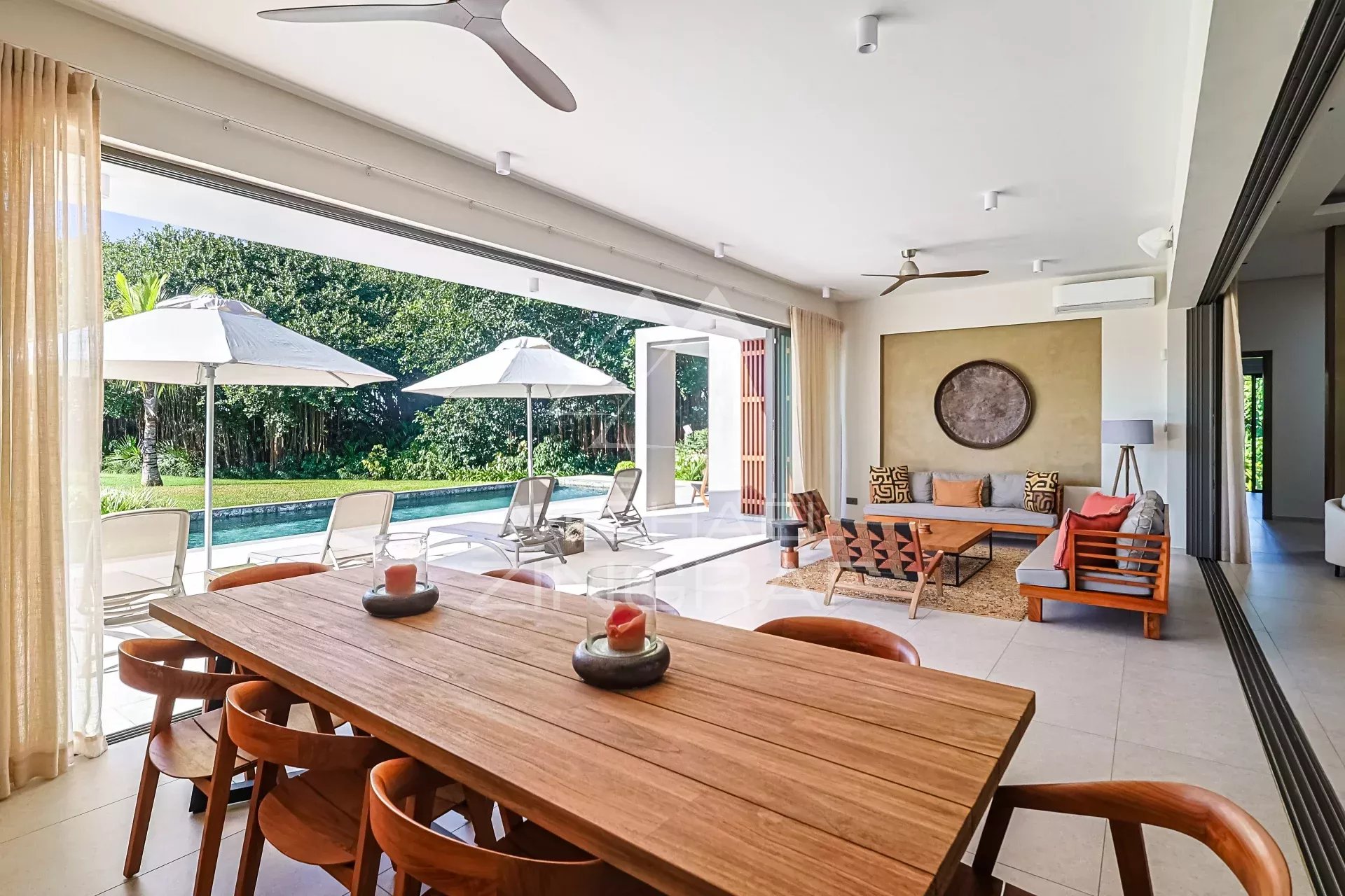 Moderne ebenerdige Villa mit Golfblick in ruhiger Lage