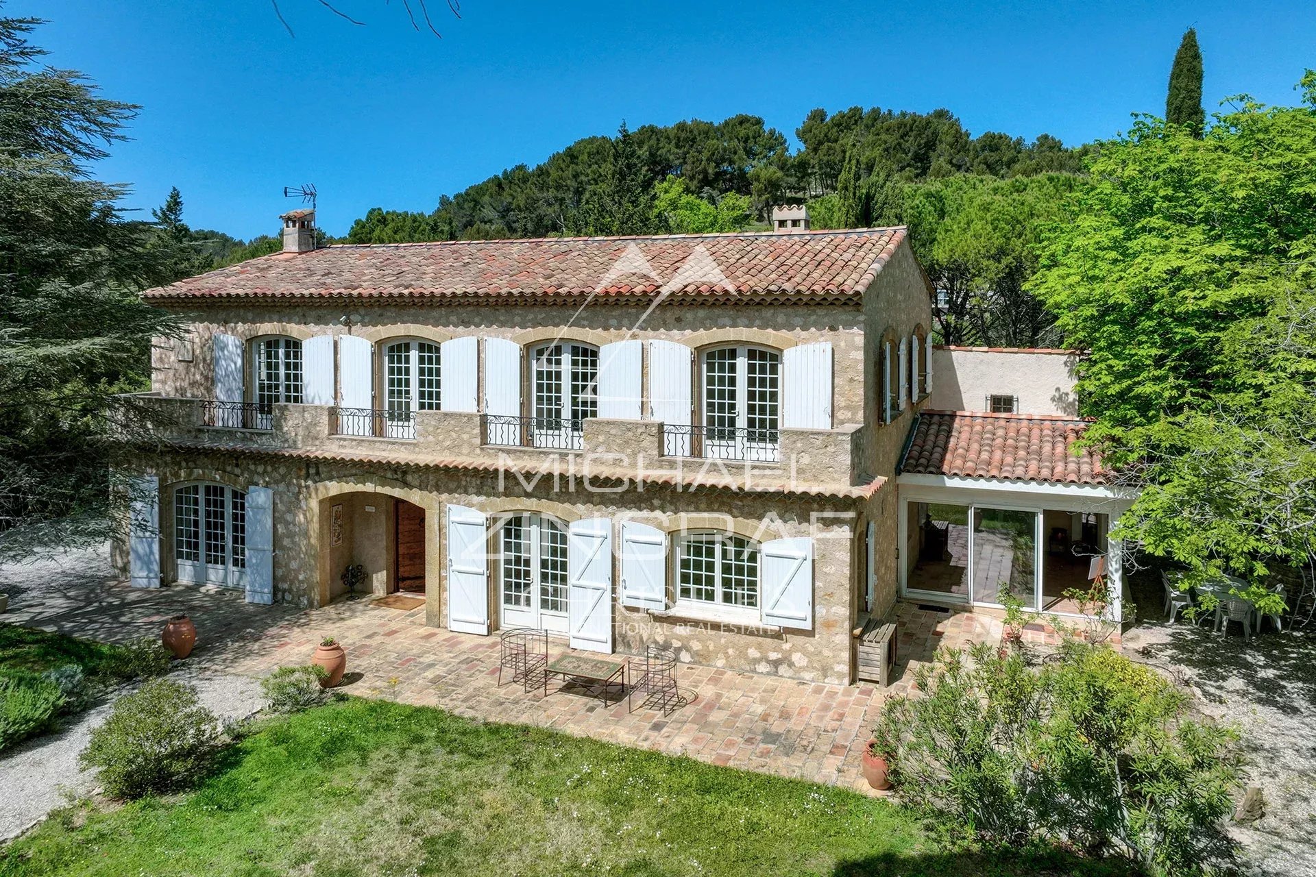 Charmantes Steinhaus mit atemberaubender Aussicht auf Saint-Victoire Berg