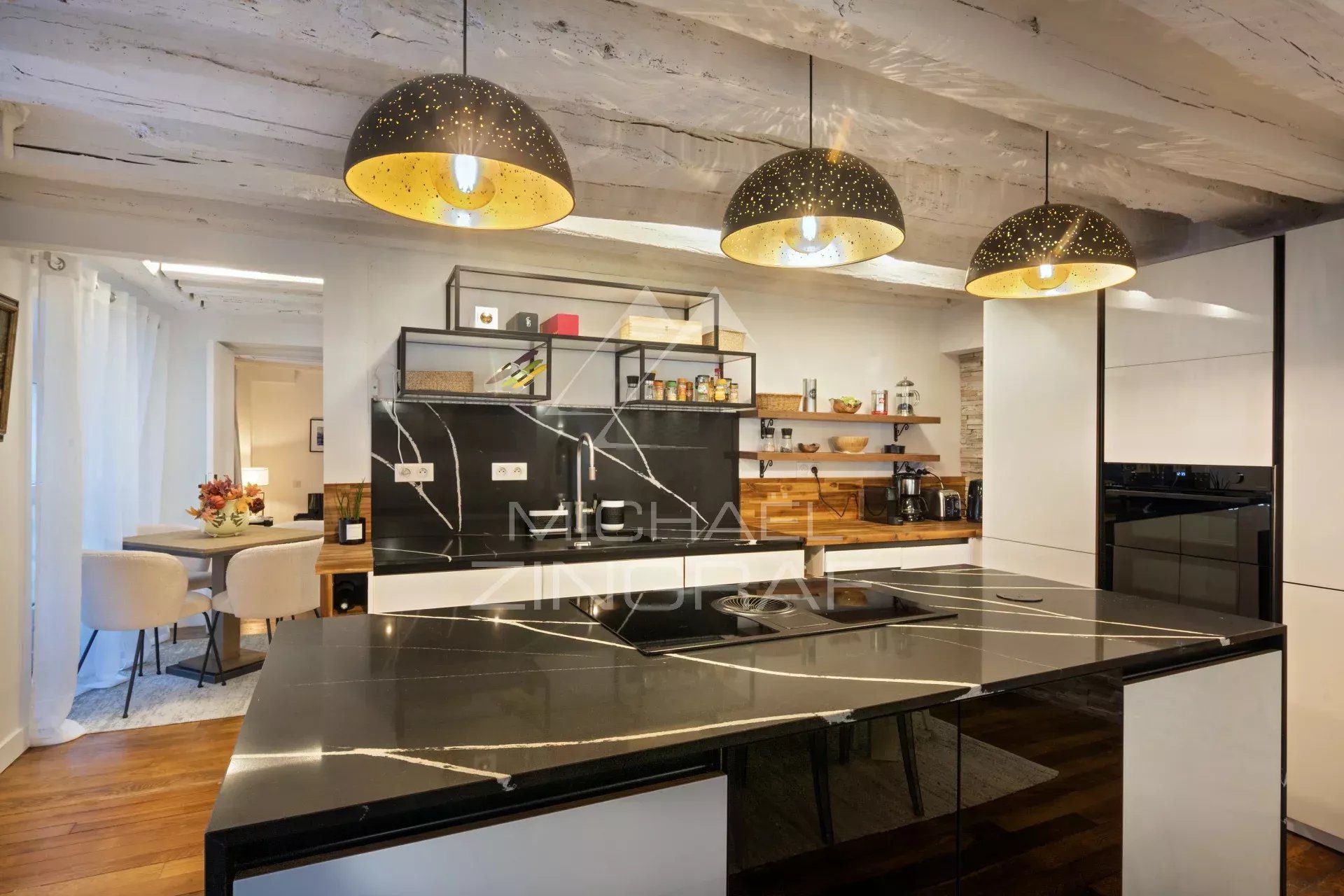 A vendre - Quai Voltaire - 2 suites - Parfait état - Vue Scène