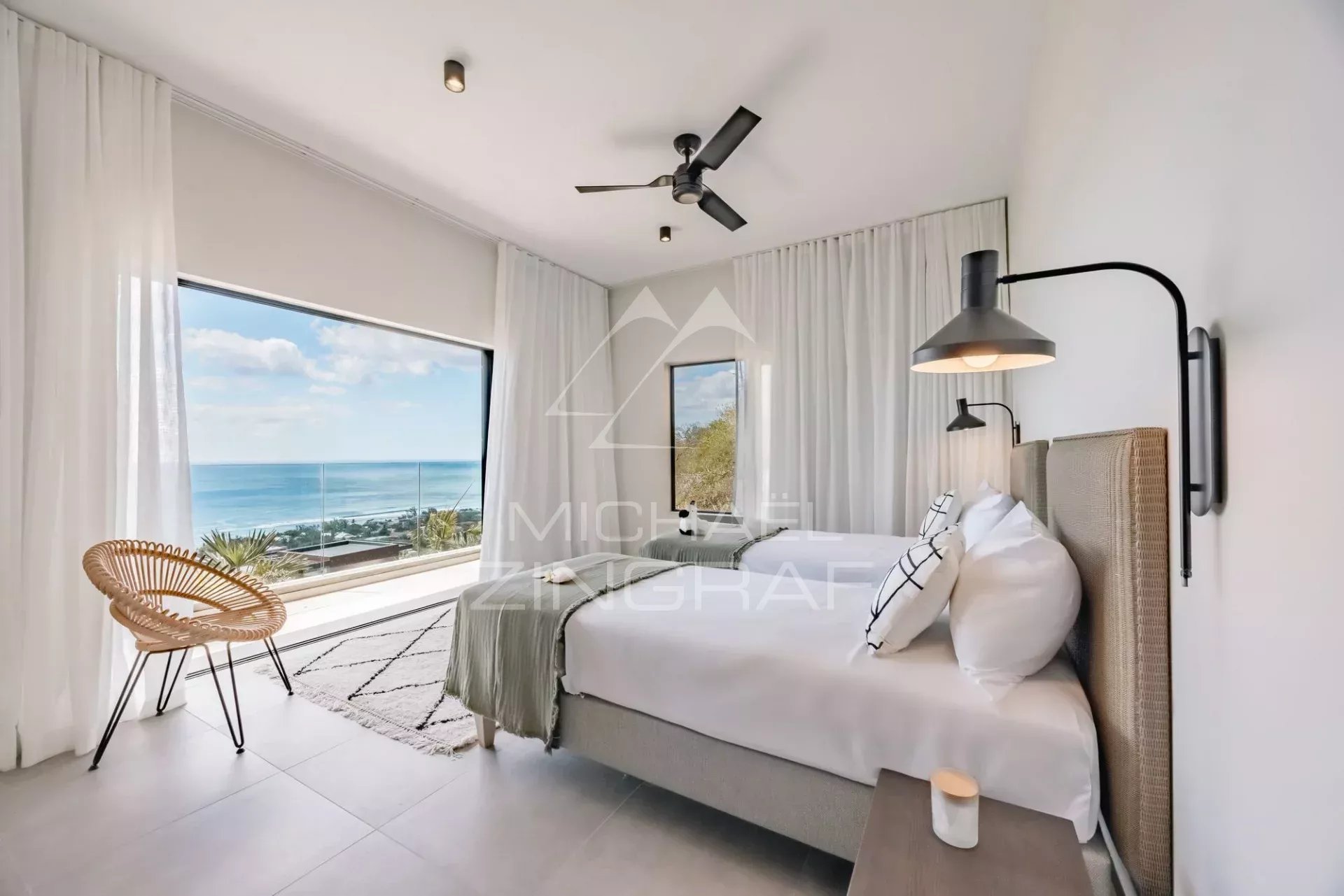 Puppen 5 -Bedroom Villa - Black Riviere