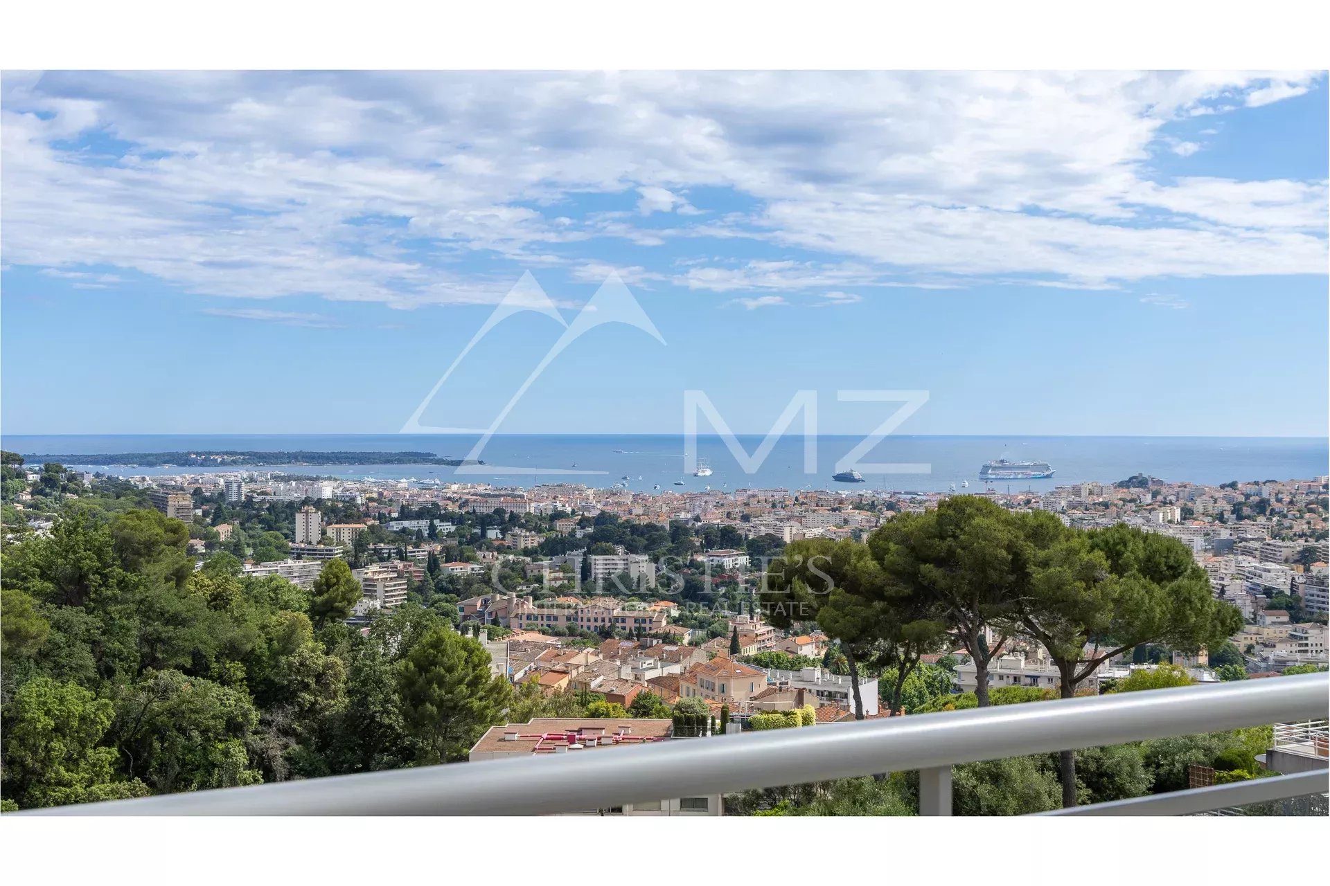 Ideally located, 4 rooms with sea view and islands of Lérins