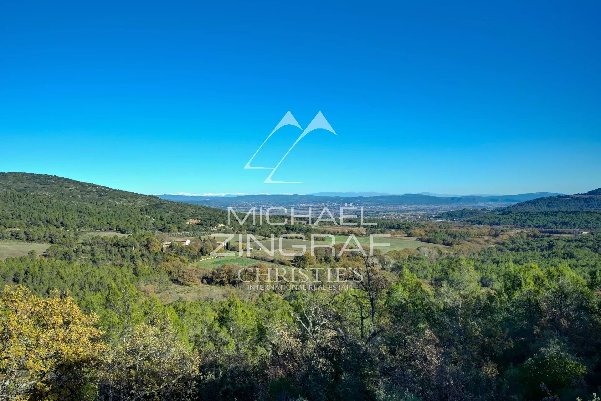 House in an exceptional setting 20 km from Aix-en-Provence