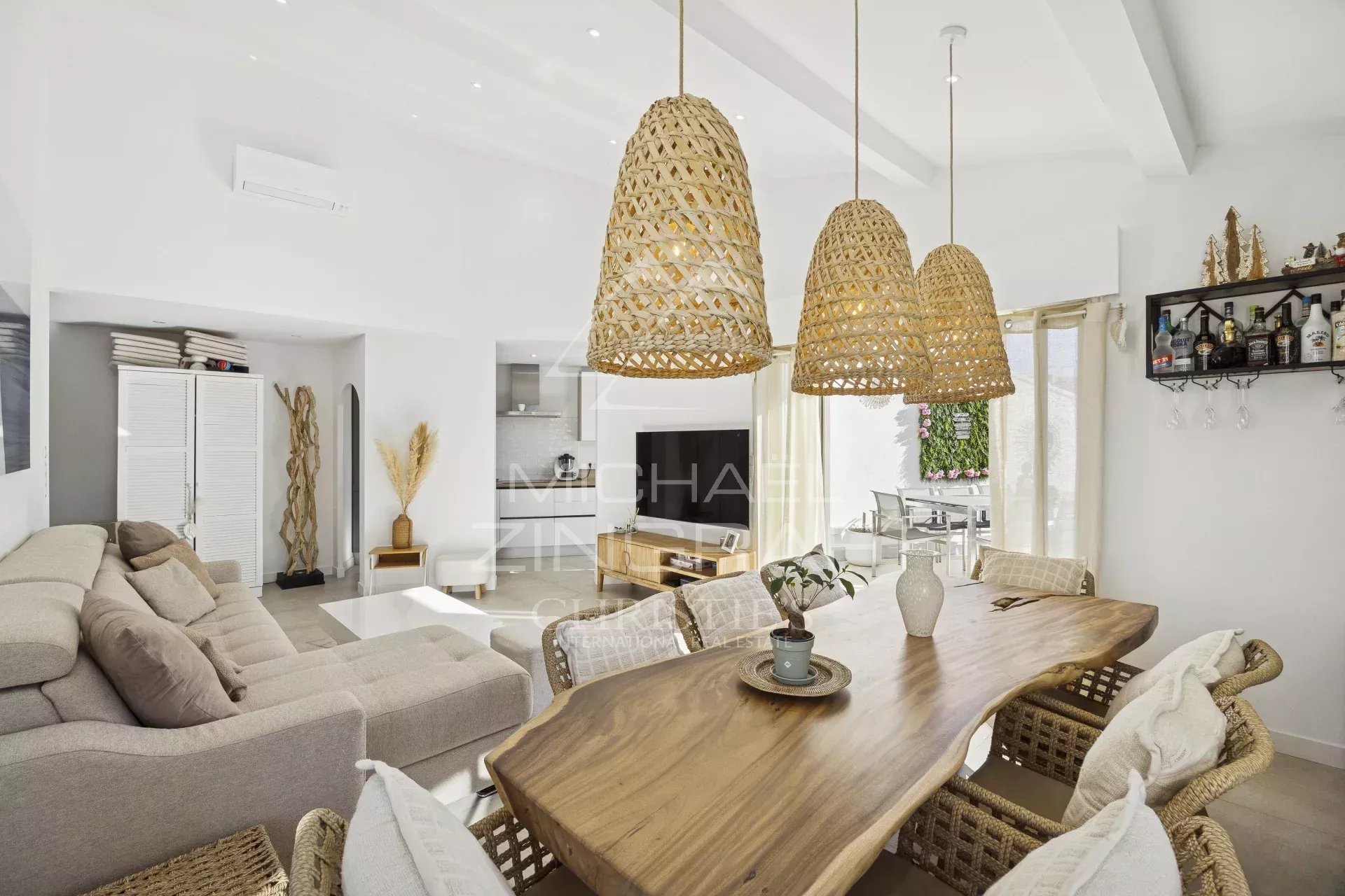 Appartement rénové au dernier étage - Cannes Marina