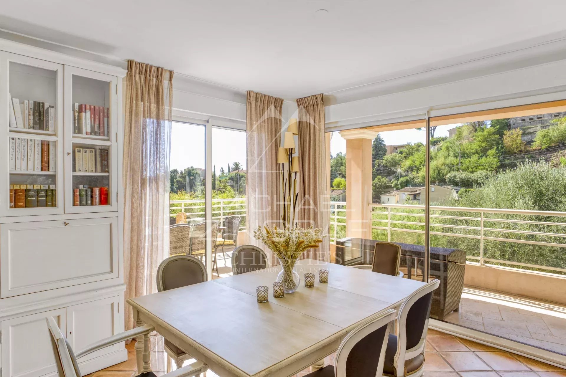 Elegantes Anwesen auf den Anhöhen