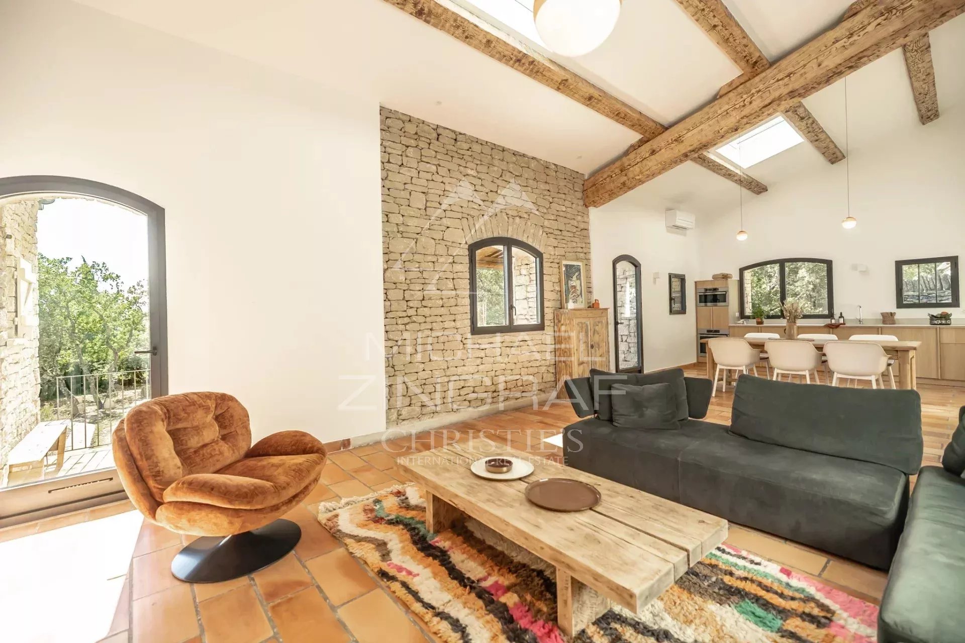 Gordes - Maison en pierre rénovée avec piscine proche du village