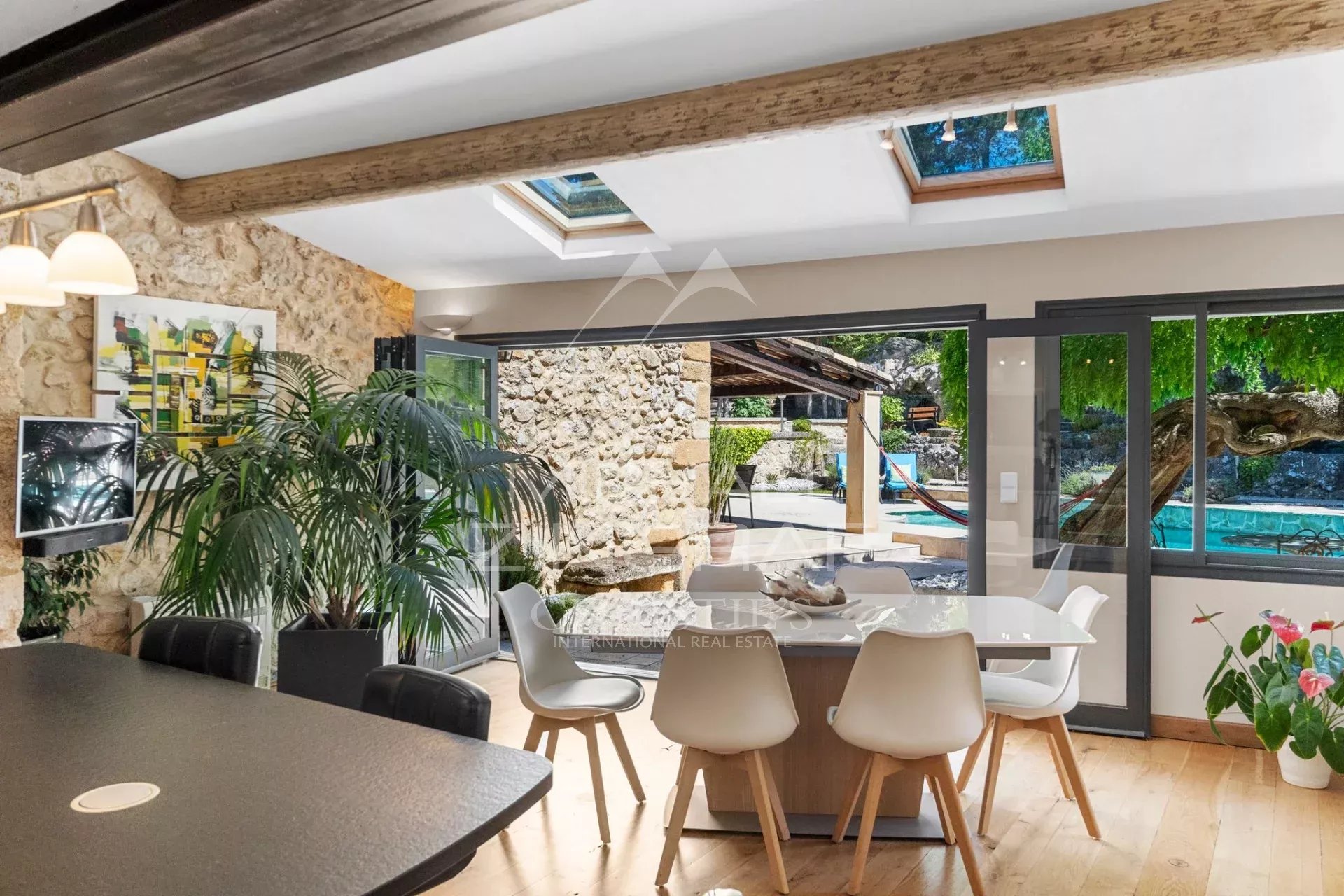 IN DER NÄHE VON AIX-EN-PROVENCE - BÜRGERLICHES HERRENHAUS