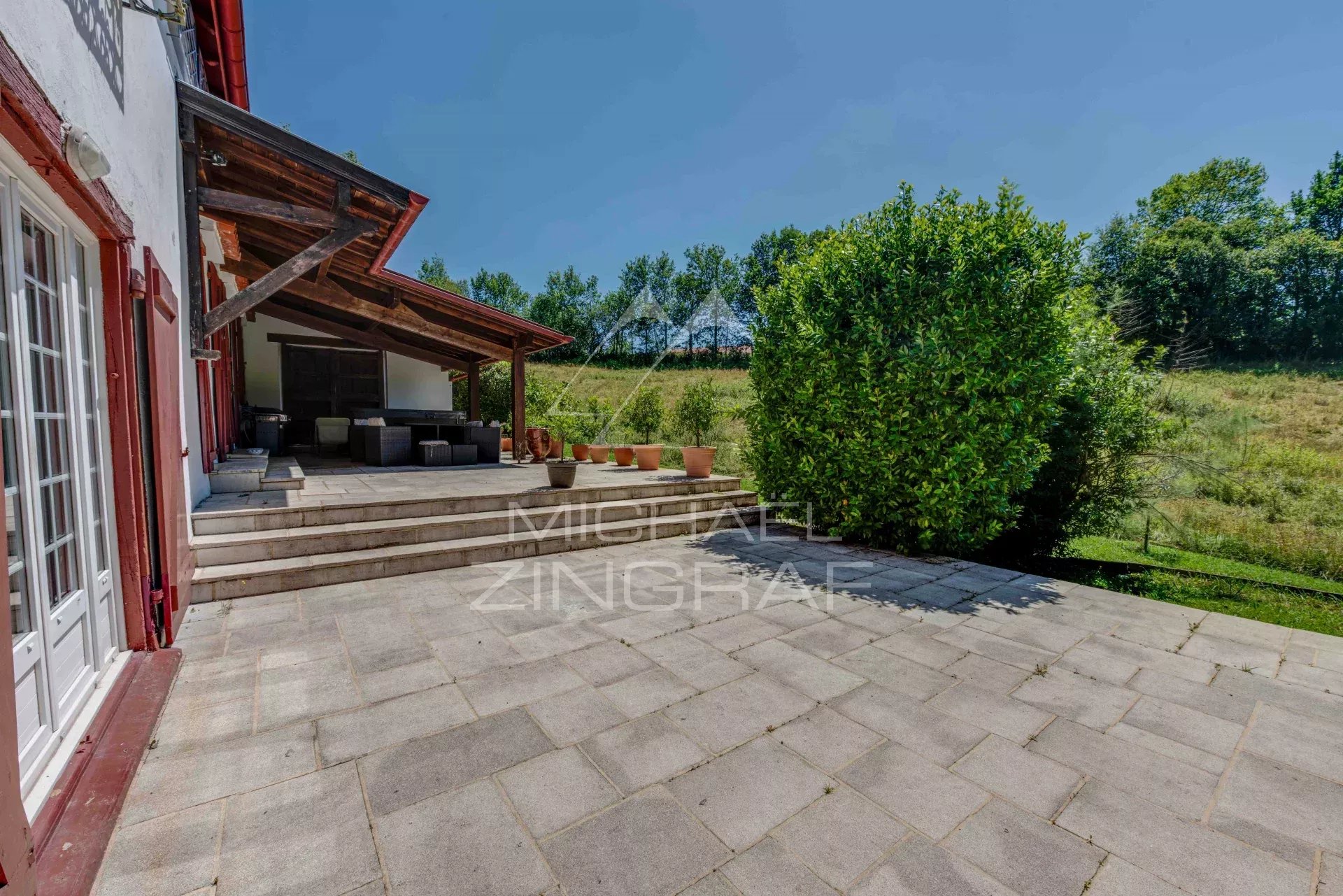 Entre mer et montagnes, ancienne ferme en lisière de forêt / 7 hectares Pays-Basque