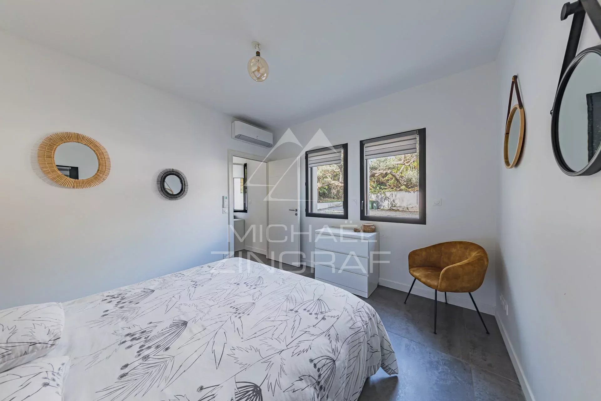 Villa et maison d’amis sur 2 300 m² de terrain