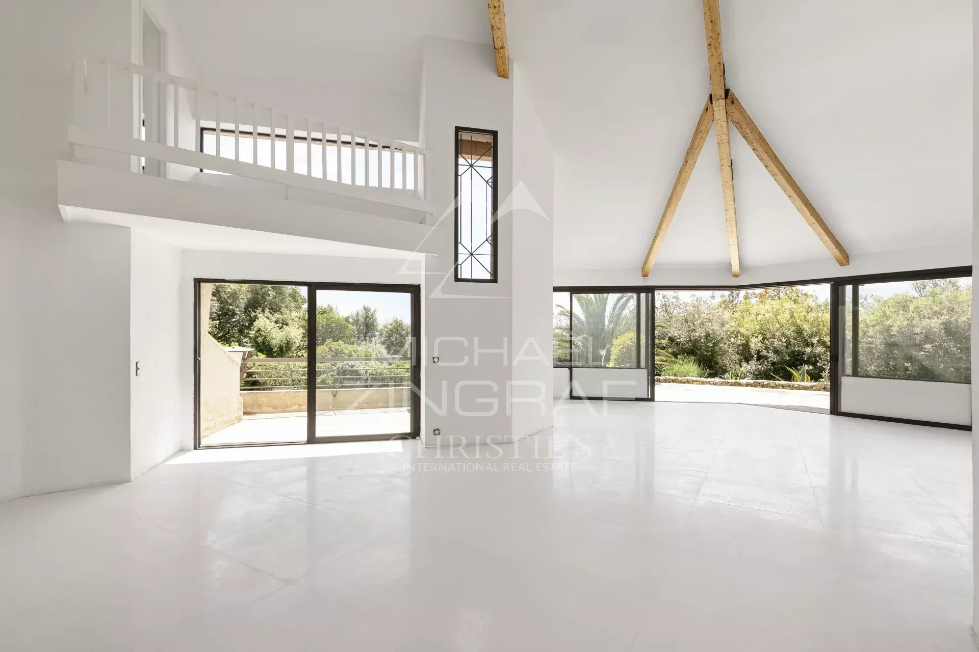 Biot : Charmante villa à rénover avec vue dégagée