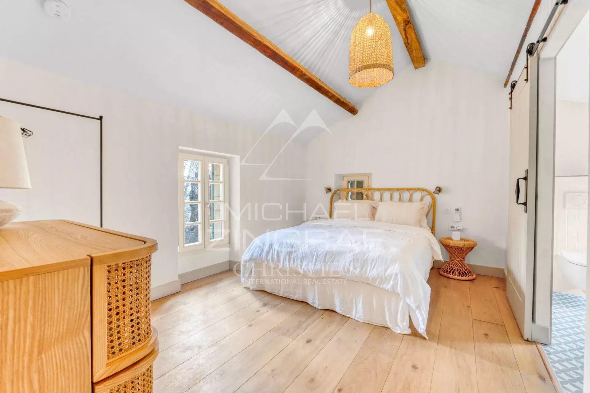 Superbe propriété rénovée avec ses deux maisons d'amis