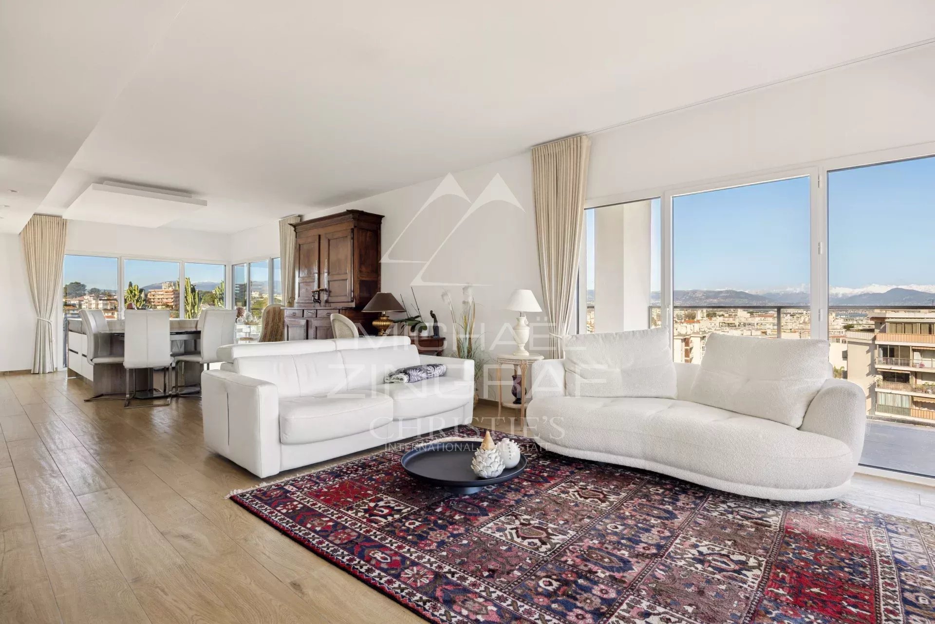 Außergewöhnliches Penthouse im Herzen von Antibes – 360° Panoramablick
