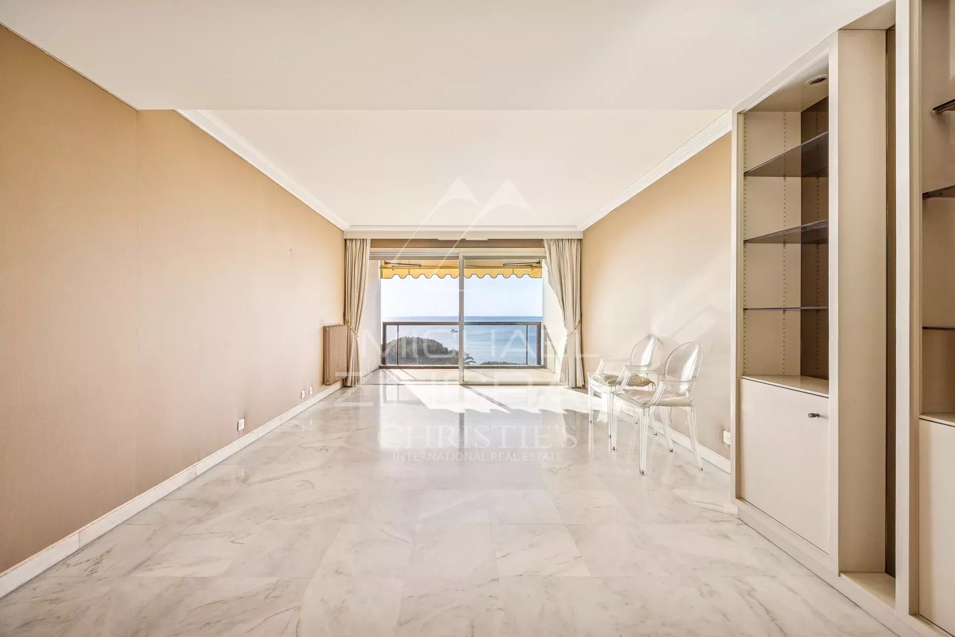 Juan-les-Pins, Le Center Bay – Panoramameerblick