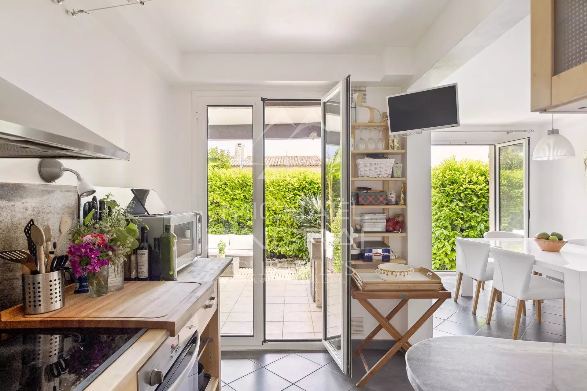 NICE - GAIRAUT - VILLA DANS DOMAINE PRIVE