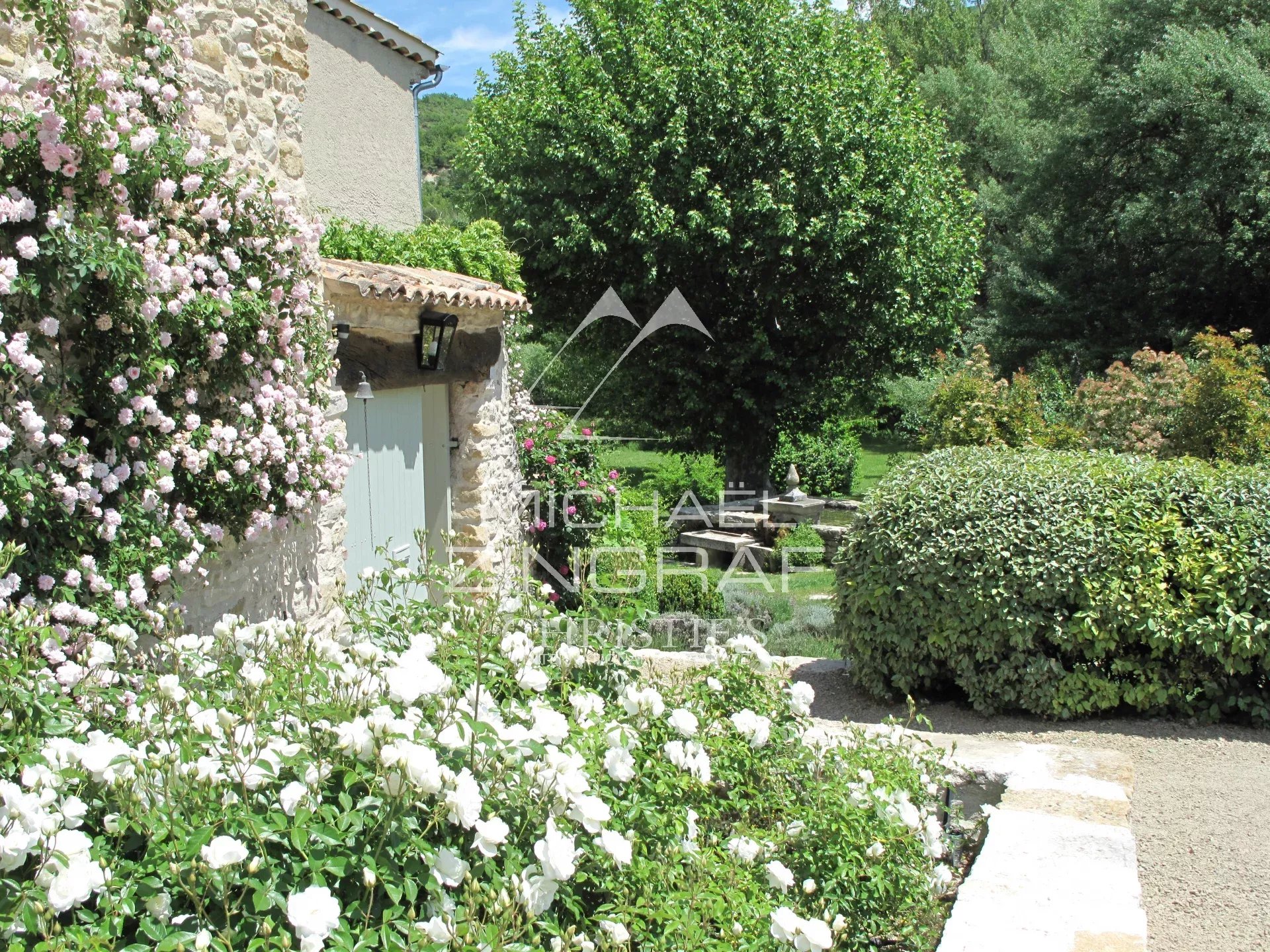 Moulin du XVII élégamment rénové