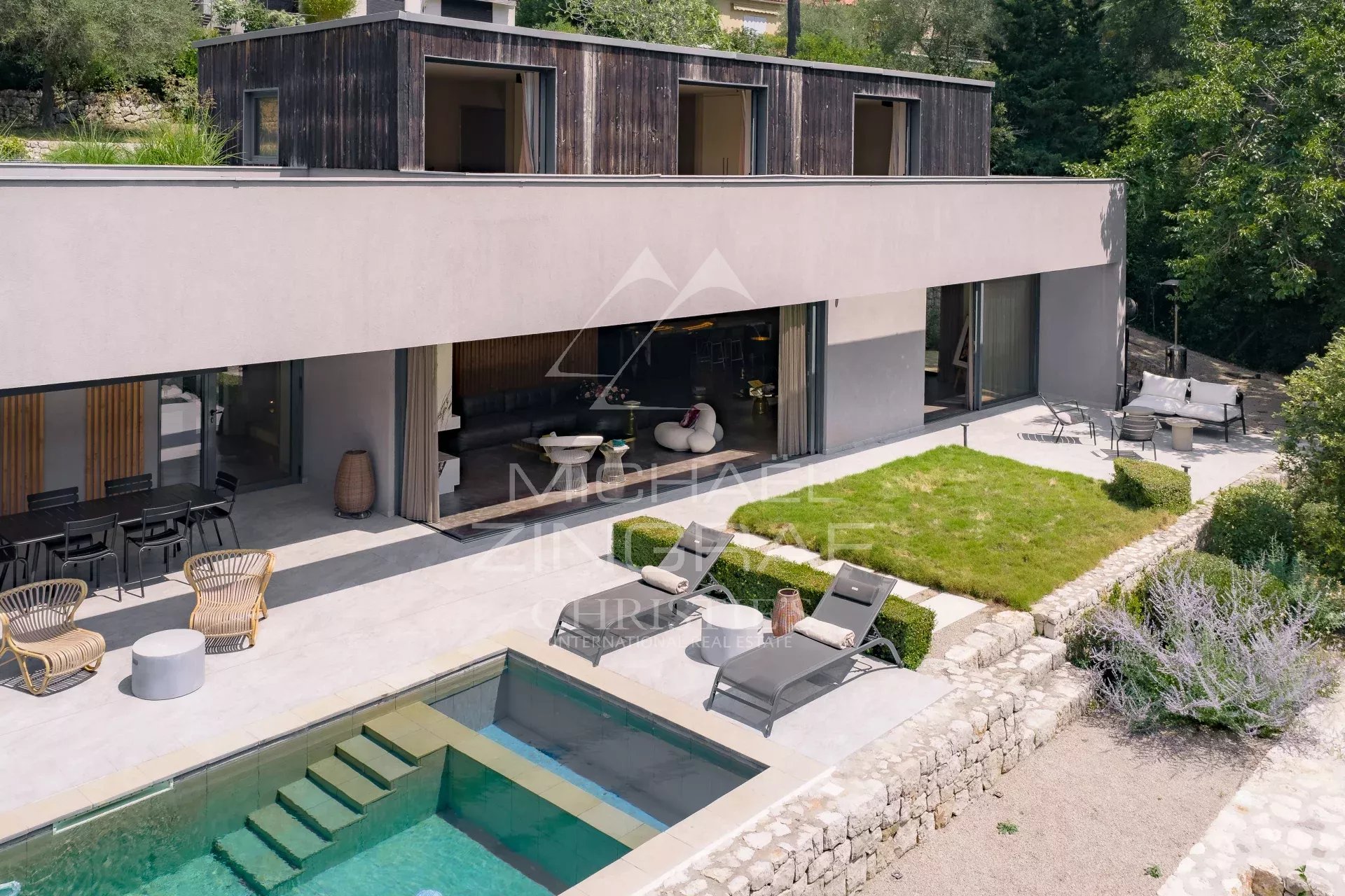 Valbonne – Moderne Villa inmitten einer grünen Oase