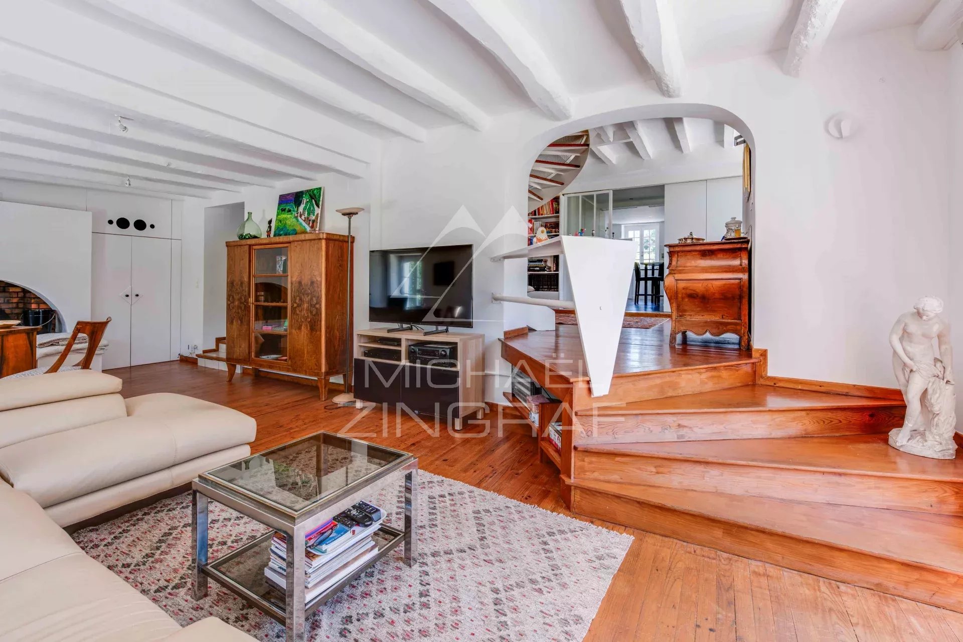 Between sea and mountains, old farm on the edge of the forest / 7 hectares Basque Country