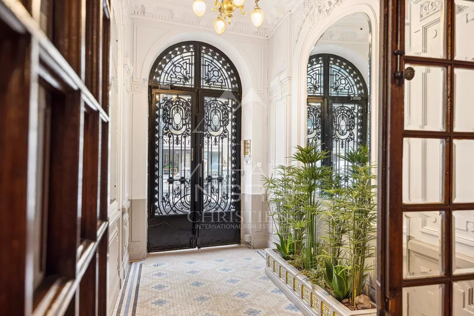 Appartement d’Exception au Cœur du Carré d’Or – Nice