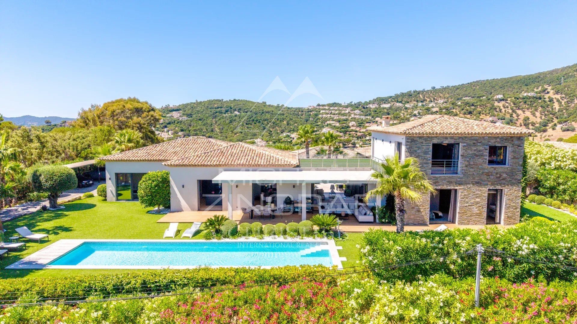 Élégance contemporaine et vue sur le golfe de Saint-Tropez - Sainte-Maxime