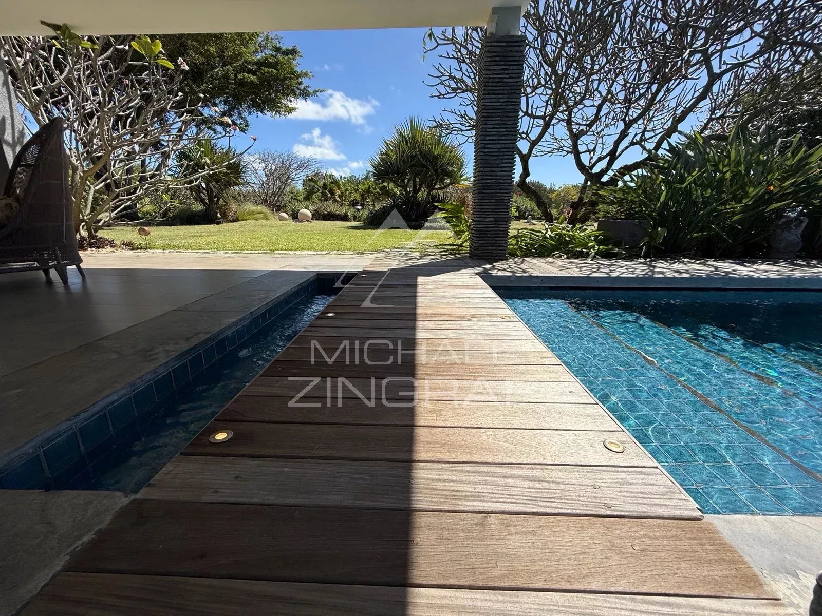 Villa d’Exception au Bord d’un Barachois à Calodyne