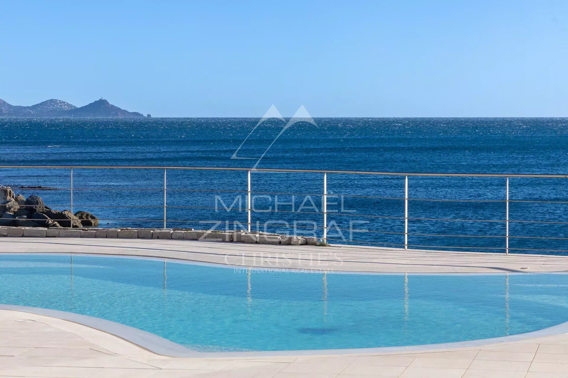 Les Issambres – Exceptional waterfront property – between Cannes and Saint-Tropez