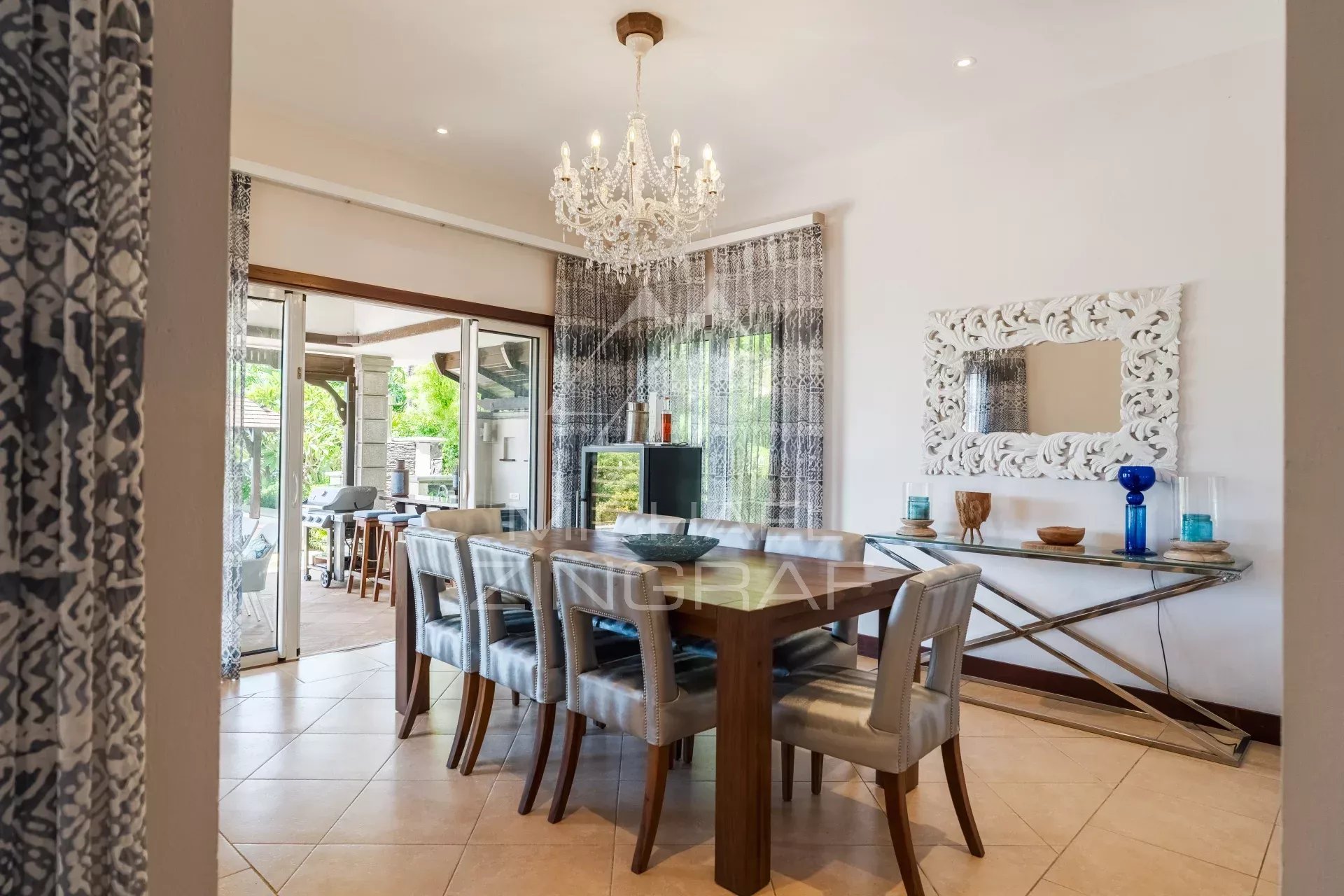 Villa d’exception avec vue panoramique sur l’océan à Valriche