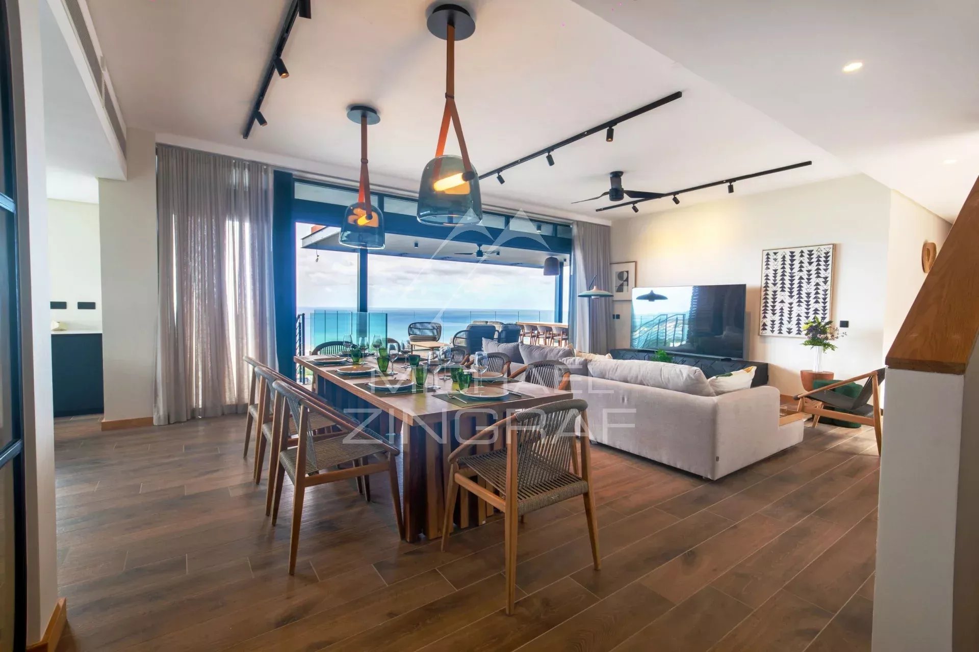 Puppen 5 -Bedroom Villa - Black Riviere