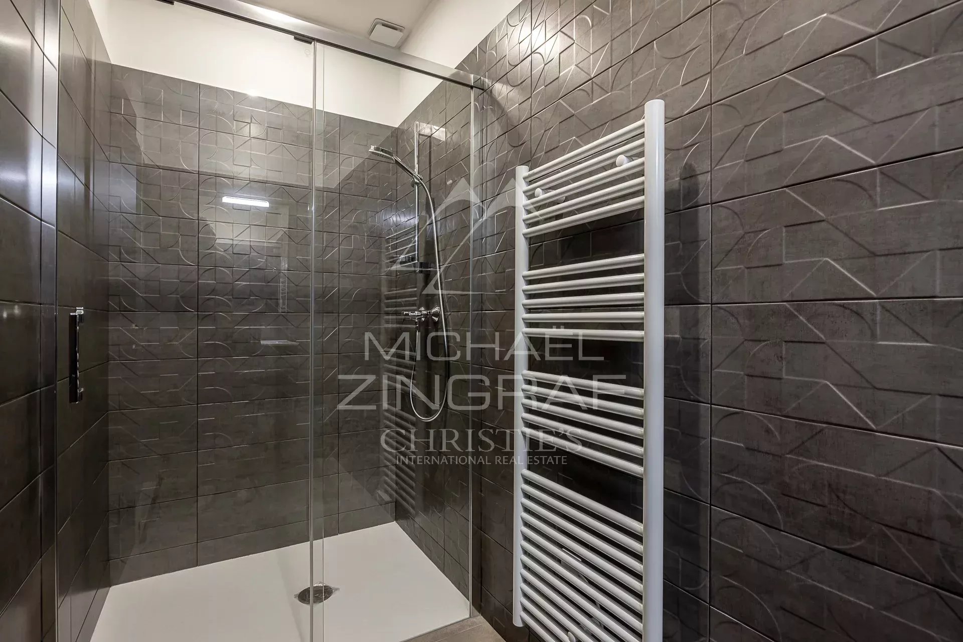 Neue zeitgenössische Villa