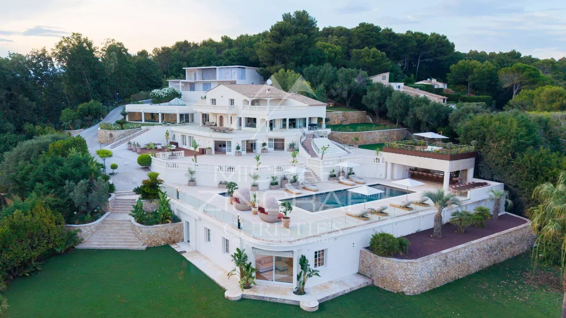 At the Gates of Cannes — Panoramic Sea View Villa — 11 Suites