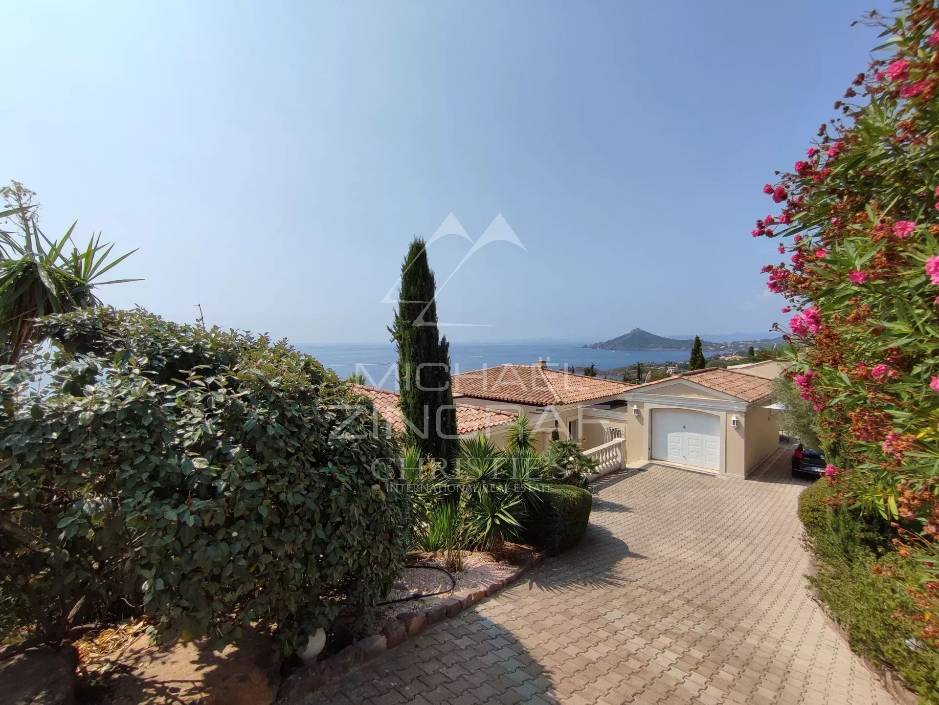 IN DER NÄHE VON CANNES – VILLA MIT MEERBLICK – ANTHEOR
