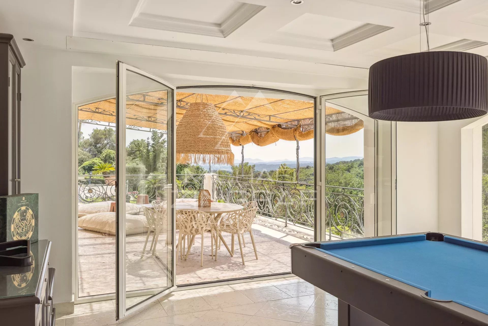 Proche Saint-Paul de Vence - Domaine fermé