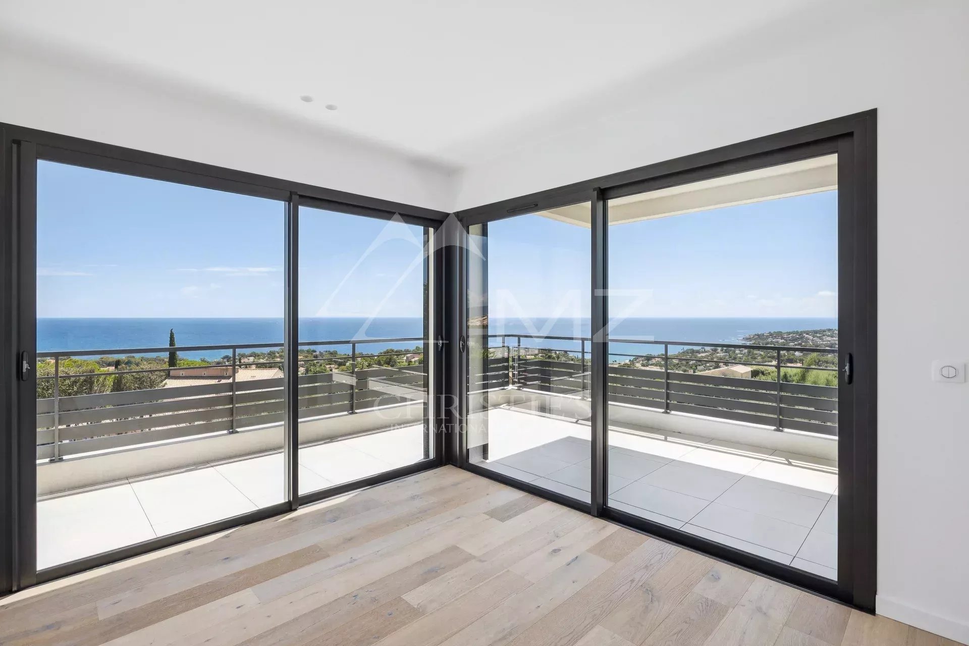 Exceptional contemporary villa with panoramic view of the sea and the Massif de l'Estérel A rare property where elegance meets nature.