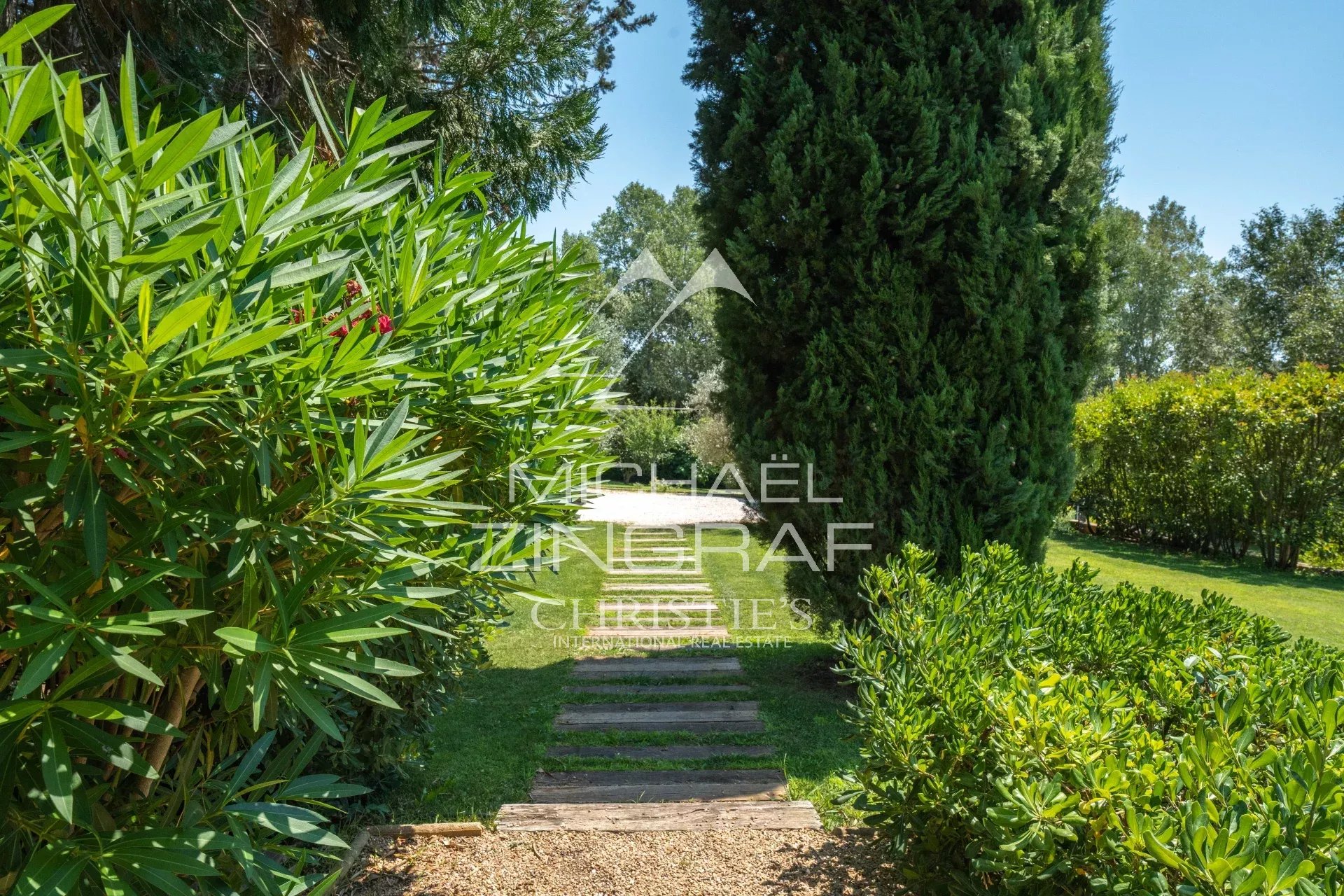 Aix-en-Provence – Anwesen mit Swimmingpool in grüner Umgebung