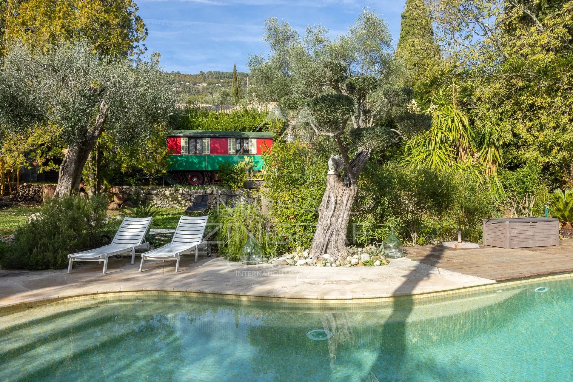 Renovated 18th-Century Provençal Mas