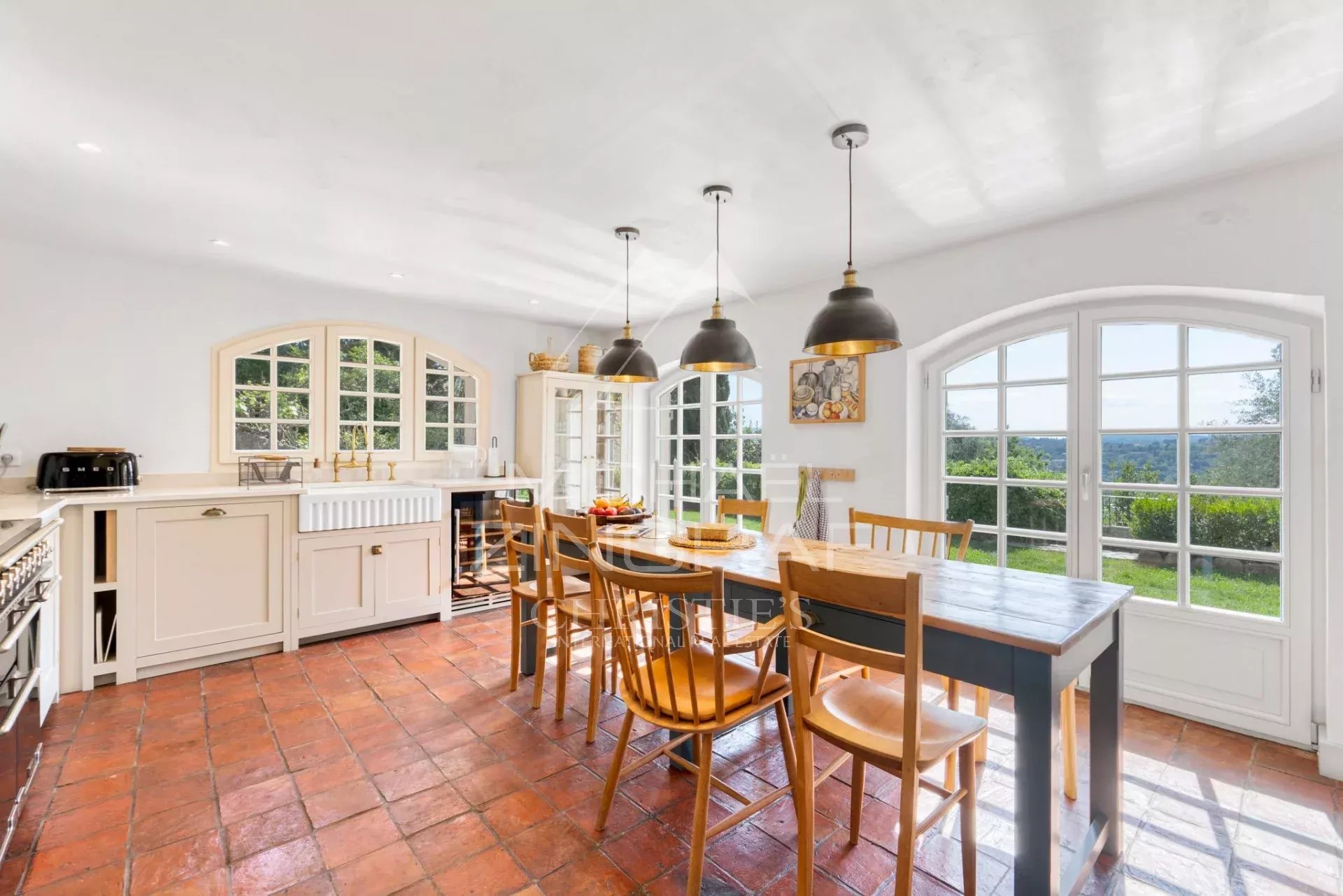 Superbe propriété rénovée avec ses deux maisons d'amis