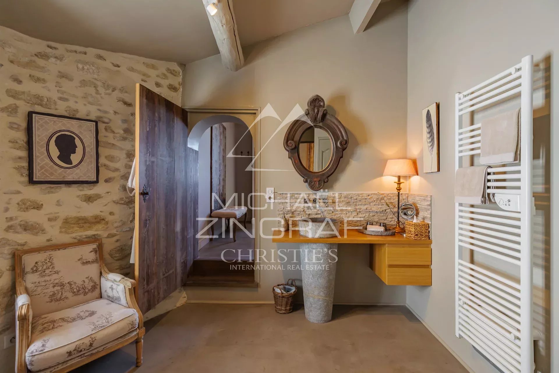 19th-century mansion between the Luberon and Alpilles mountains