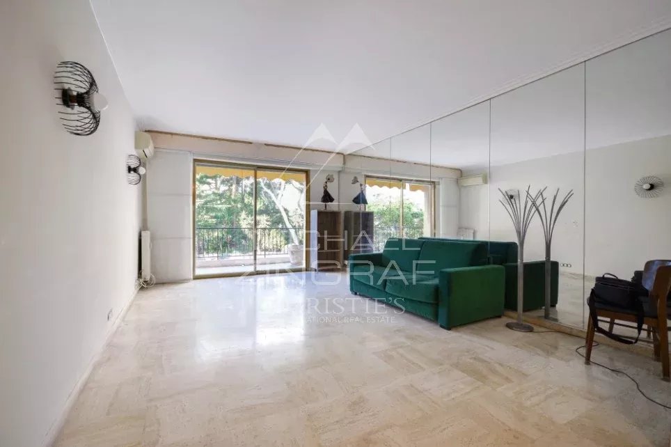 Renovierungsbedürftige Wohnung – 3 Zimmer – 93 m² – Gesicherte Wohnanlage, in Meeresnähe