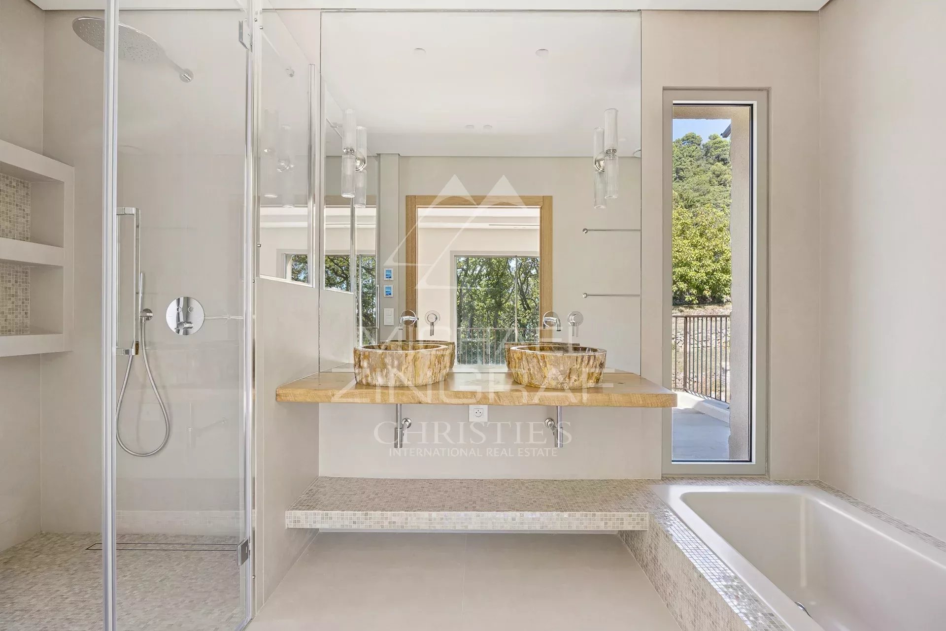 Proche Saint-Paul-de-Vence - Superbe propriété neuve provençale moderne