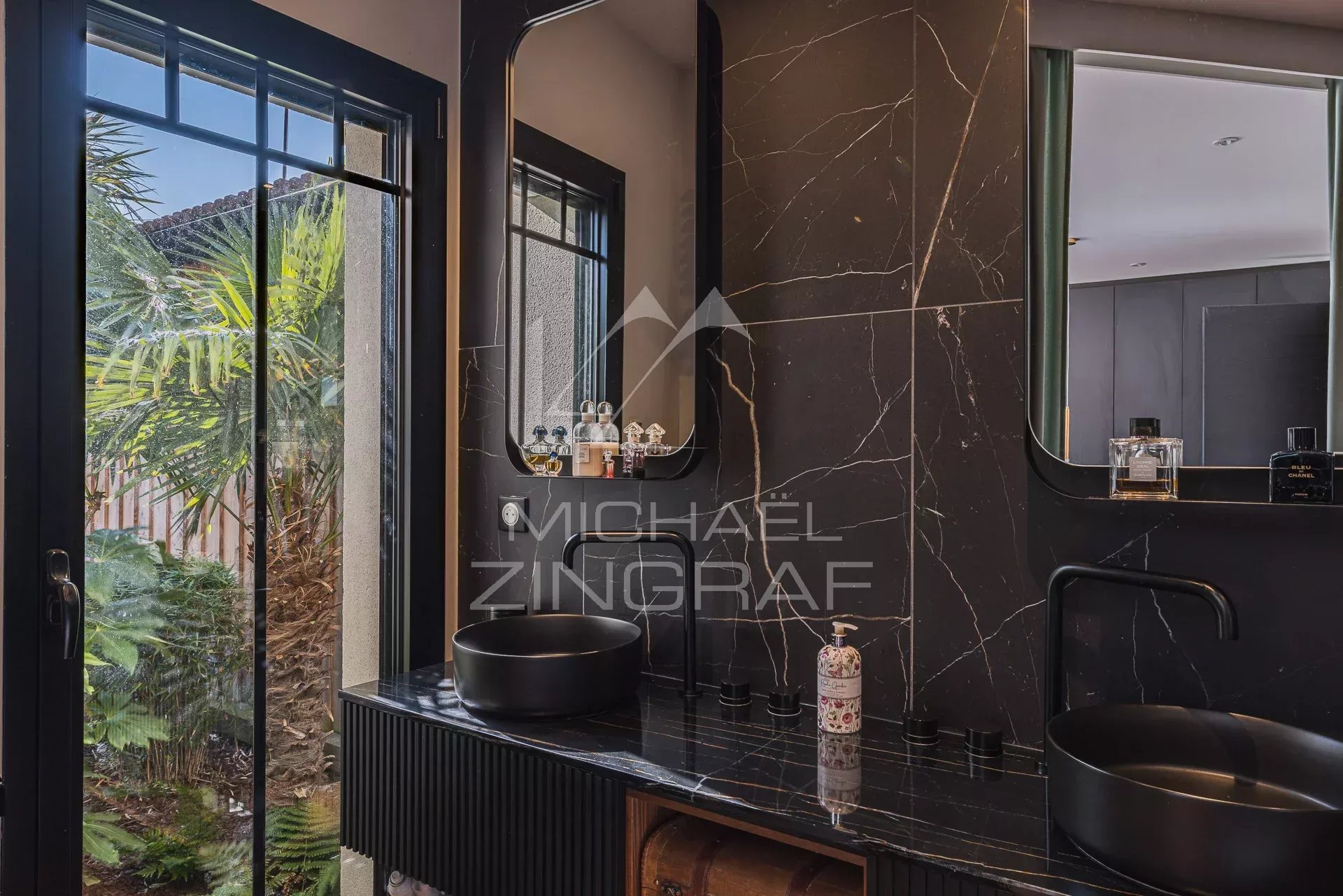 Grande maison contemporaine dans quartier calme