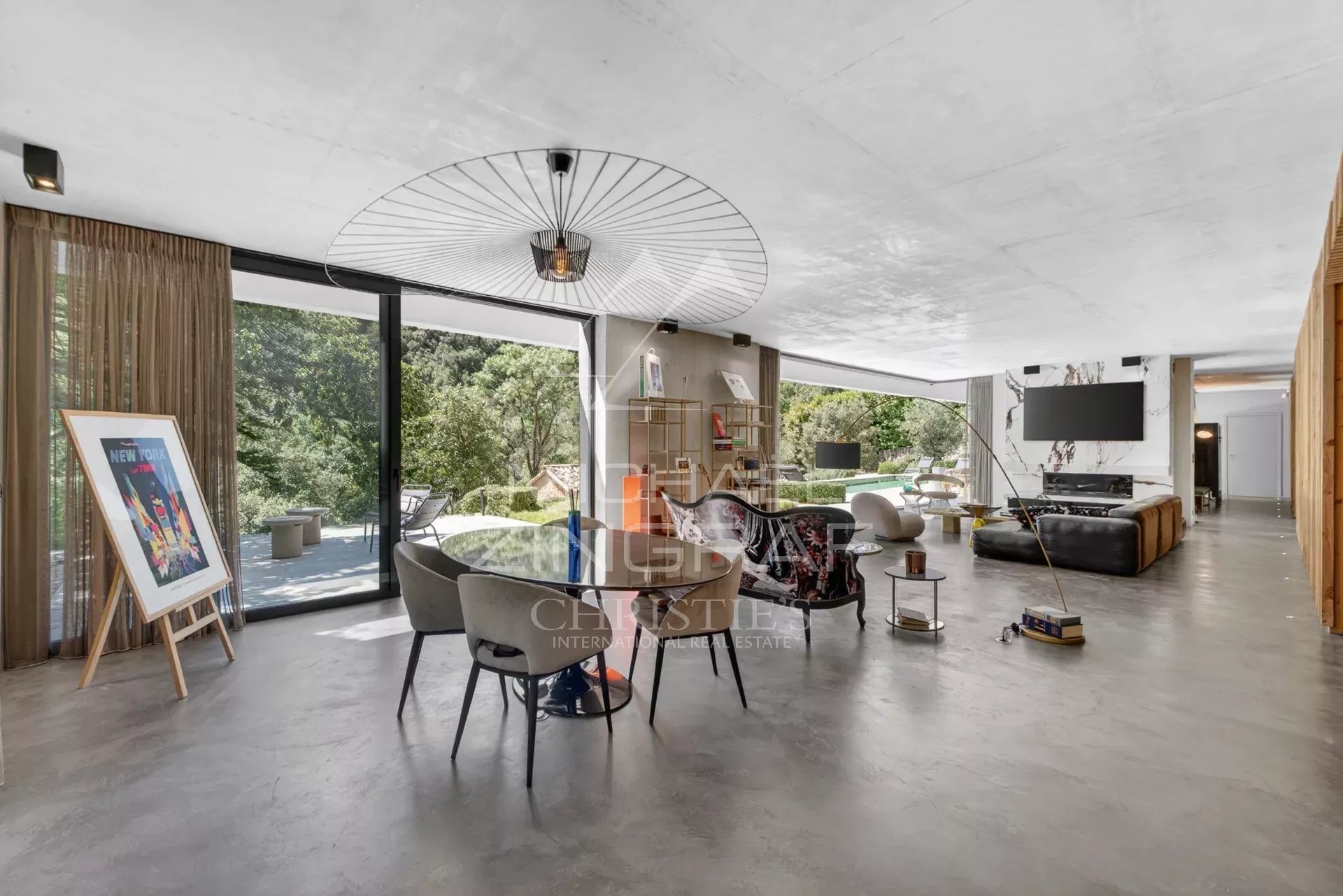 Valbonne - Villa contemporaine au cœur d'un écrin de verdure