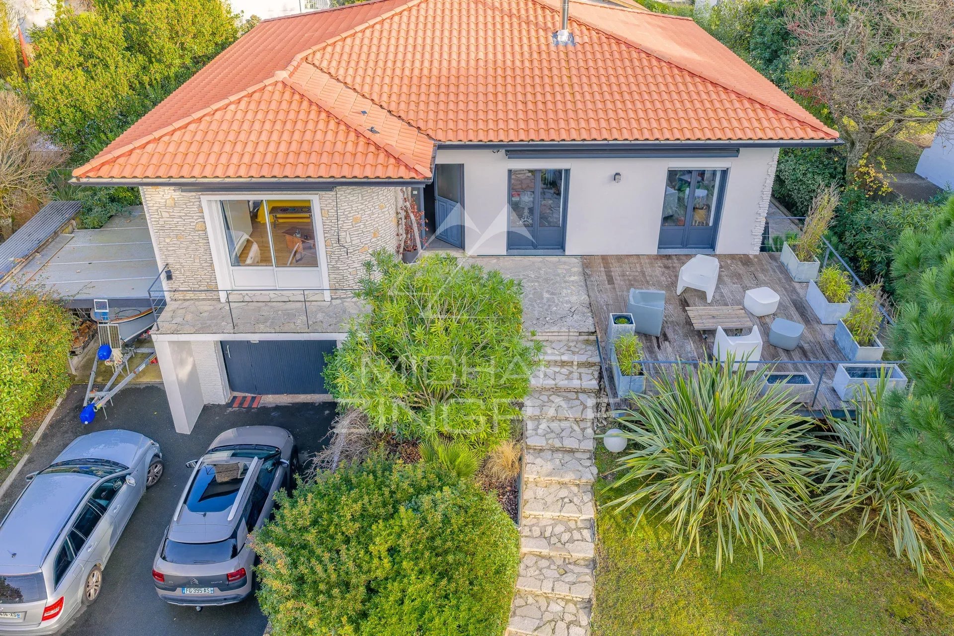 Maison contemporaine avec jardin et piscine au cœur de La Hume